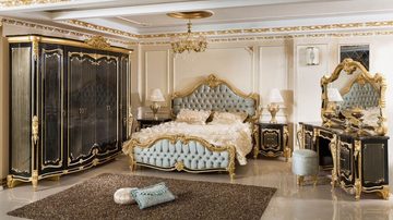 Casa Padrino Bett Schlafzimmer Set Hellblau / Schwarz / Gold - 1 Doppelbett mit Kopfteil & 2 Nachtkommoden - Schlafzimmer Möbel im Barockstil - Edel & Prunkvoll