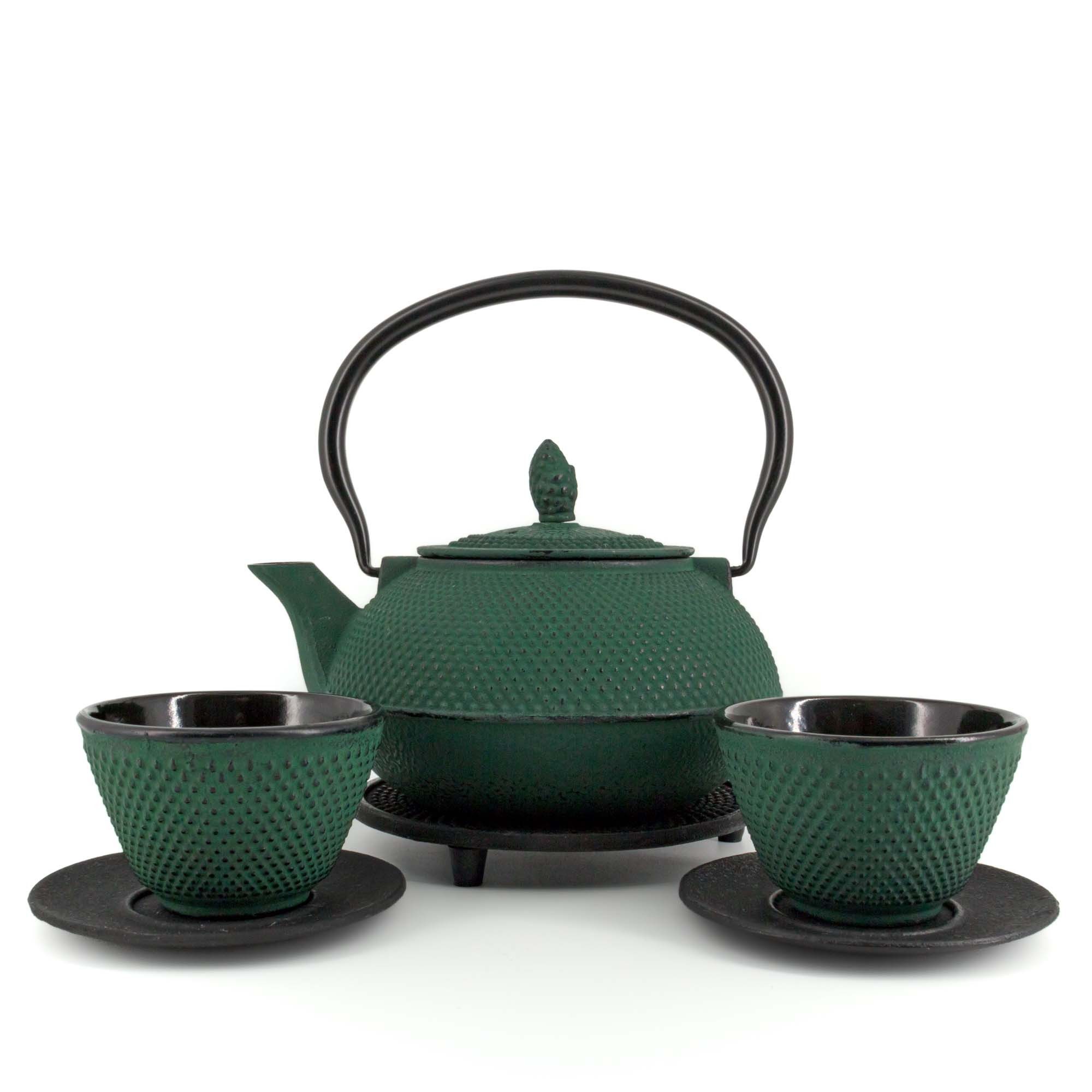 teayumi Teekanne ARARE Tetsubin Komplett-Set Gusseisenkanne 900 ml Grün, 0.9 l, (Komplett-Set, 8-teilig), mit herausnehmbaren Edelstahlsieb, mit Henkel