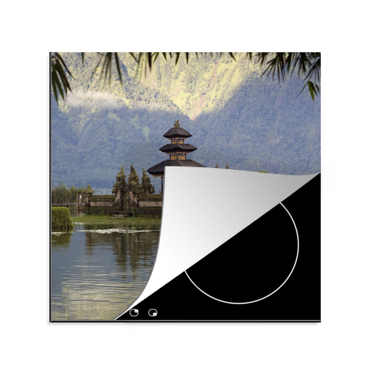MuchoWow Herdblende-/Abdeckplatte Kleiner Tempel in der Tempelanlage Pura Ulun Danu Bratan in Bali, Vinyl, (1 tlg), 78x78 cm, Ceranfeldabdeckung, Arbeitsplatte für küche