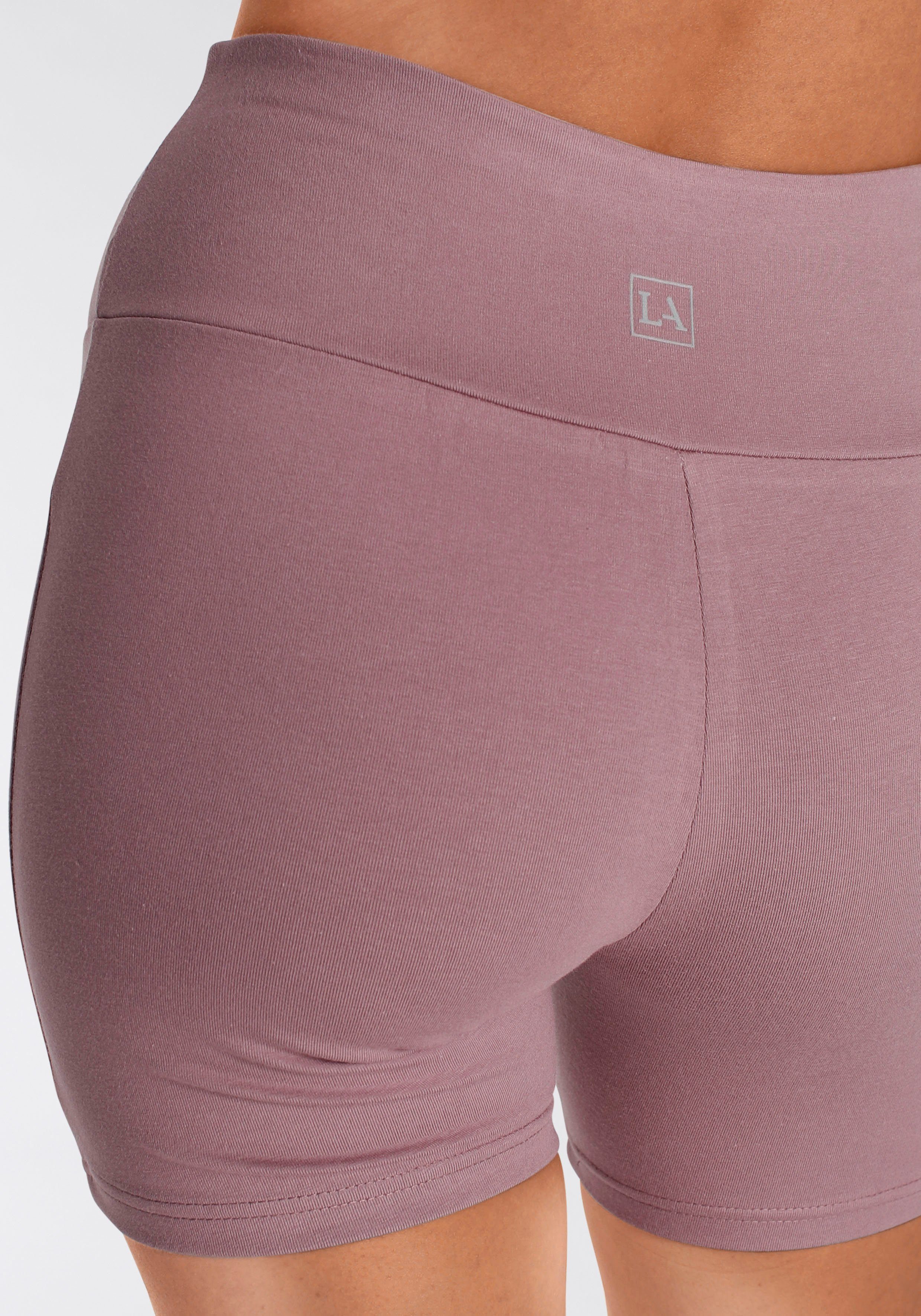LASCANA Shorts mit breitem Bündchen und Logodruck – Bild 5 von 5