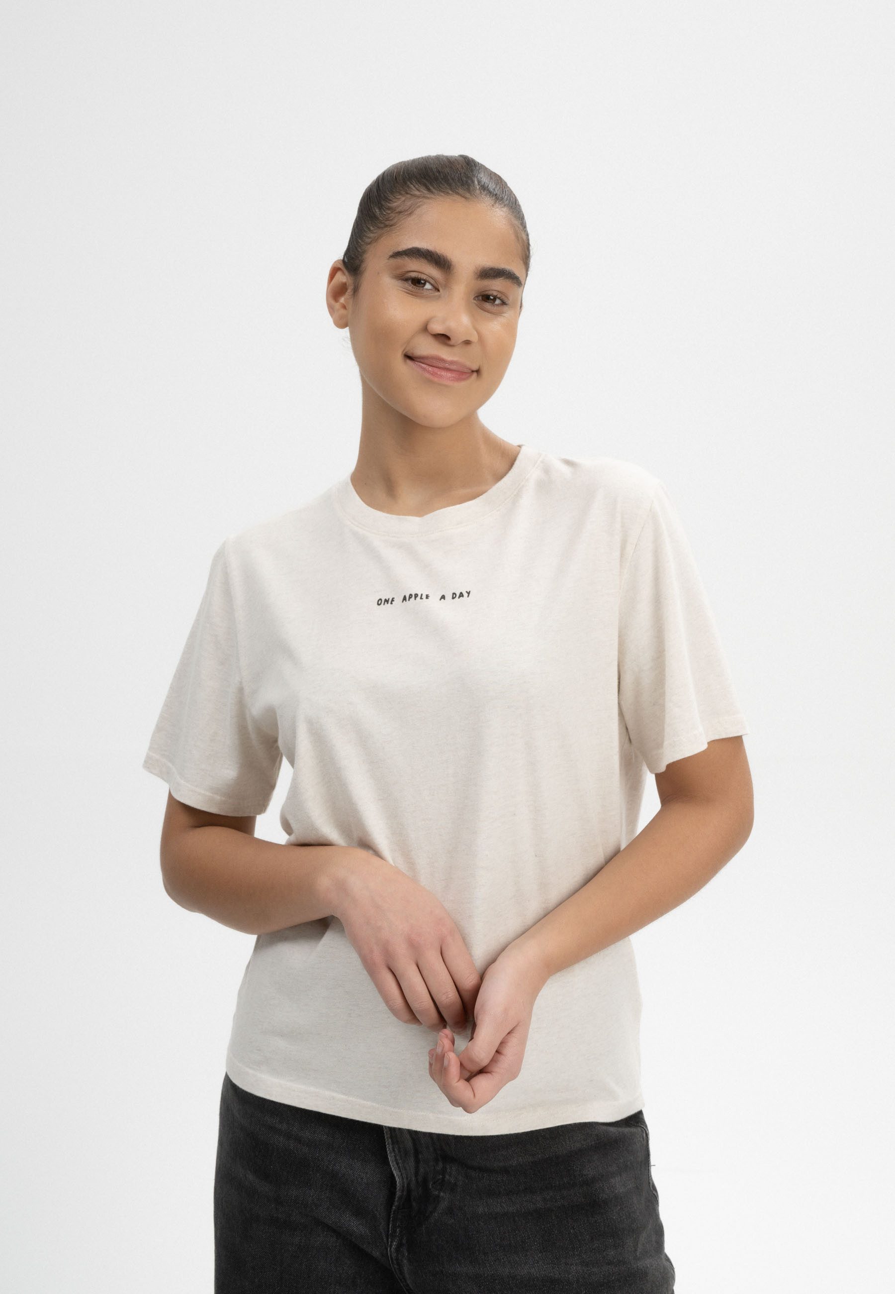 MELA Kurzarmshirt T-Shirt Style Artist Edition Josha Fein gerippter Kragen