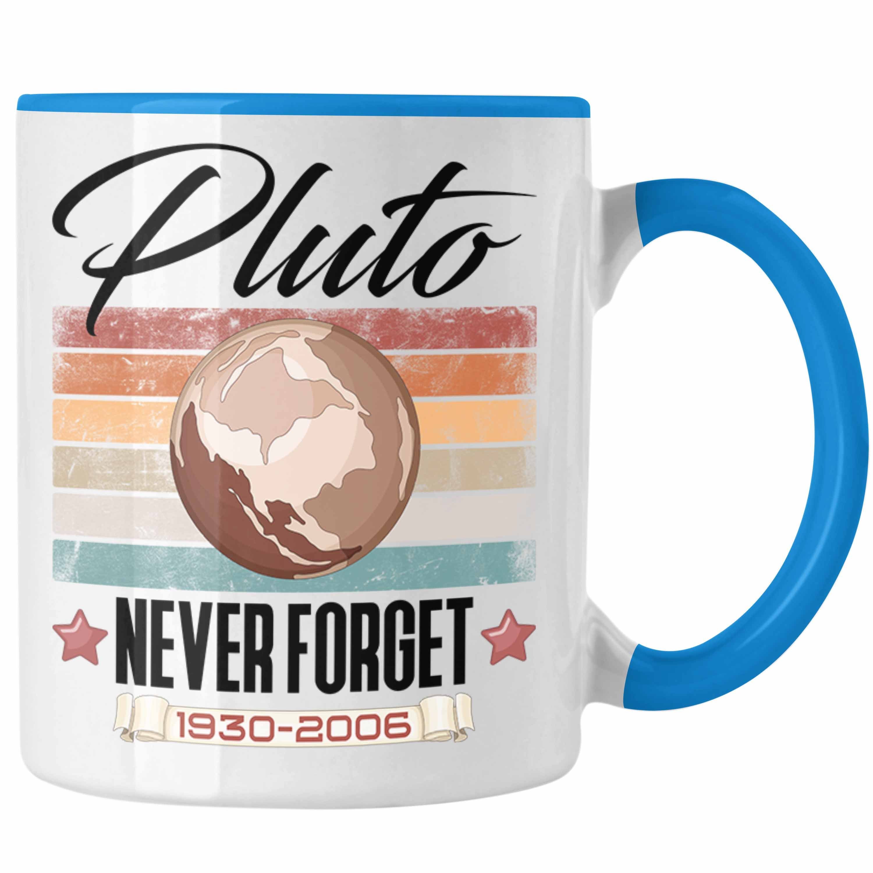 Trendation Tasse Tasse "Pluto Never Forget" Lustiges Geschenk für Astronomie-Fans Blau