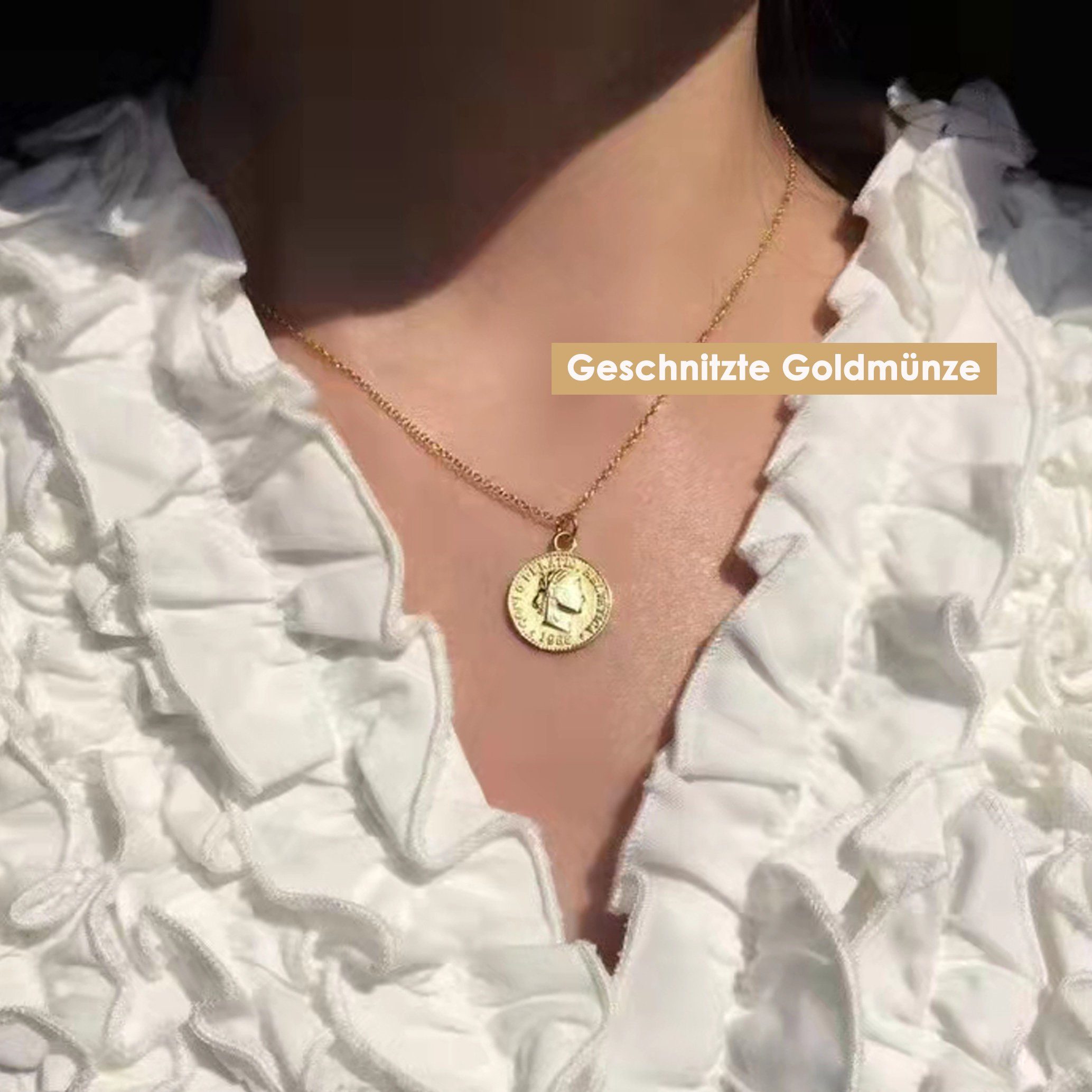 GOLDEN Charm-Kette Sommerliche Medusa Halskette aus Glasperlen, Edelsteinen 18K vergoldet Geschnitzte Goldmünze
