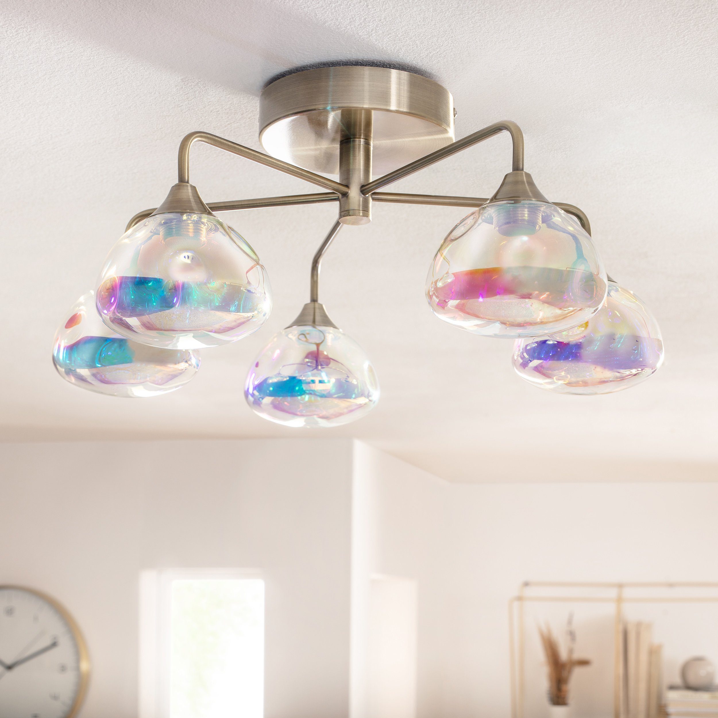 näve LED Deckenleuchte Varna, LED fest integriert, Warmweiß, 5 flg. irisierendes Glas incl. LEDs warmweiß Gestell messing