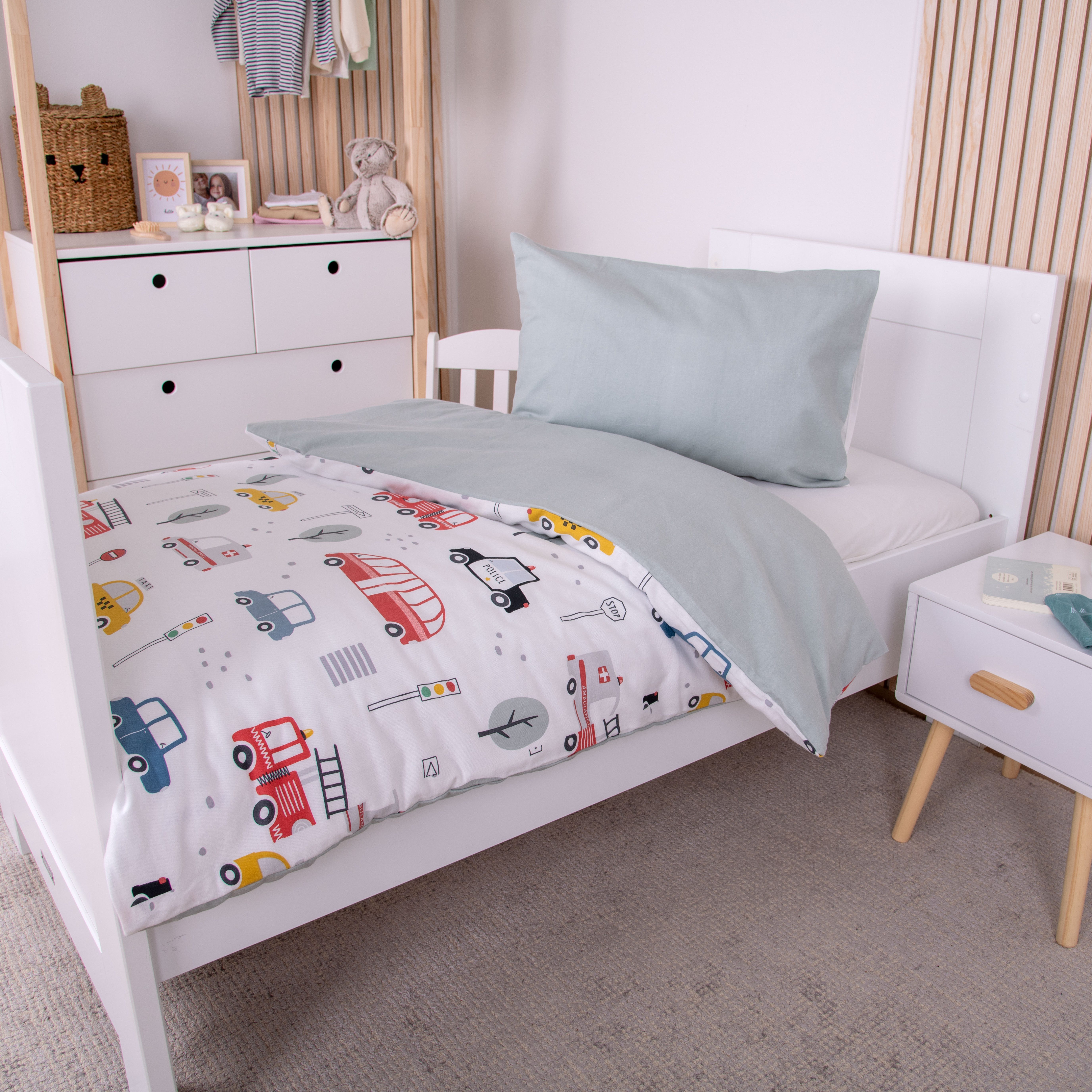 Baby Best Wendebettwäsche babybest Fahrzeuge, Flanell, 2 teilig, mit niedlichem Allover-Print