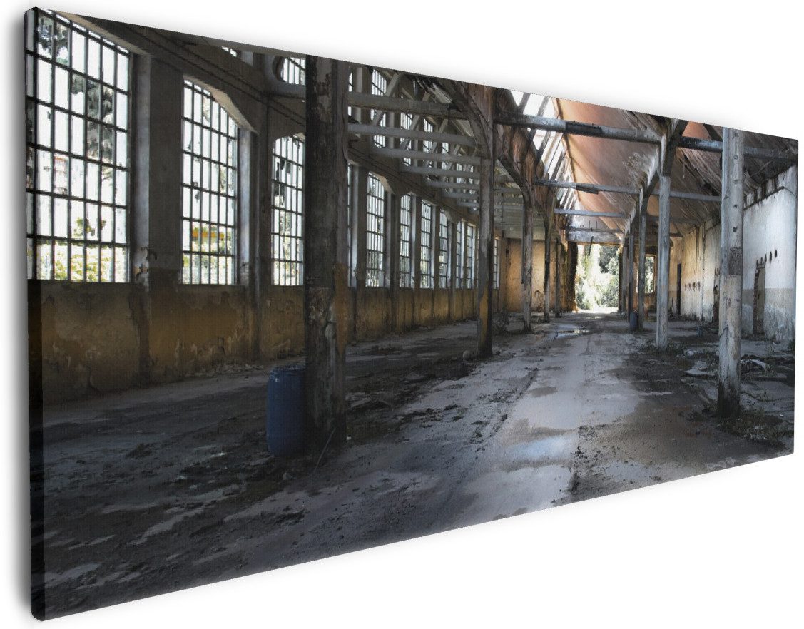 Wallario Leinwandbild, Alte Industriehalle leerstehend und einsam, in verschiedenen Ausführungen