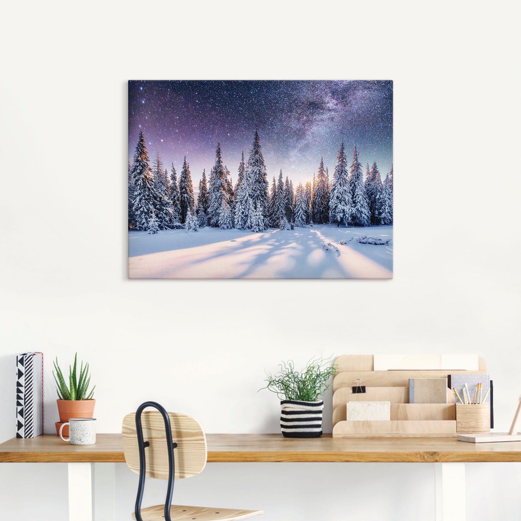 Artland Wandbild »Tannenwald im Schnee vorm Sternenhimmel«, Berge & Alpenbilder (1 Stück), in vielen Größen & Produktarten - Alubild / Outdoorbild für den Außenbereich, Leinwandbild, Poster, Wandaufkleber / Wandtattoo auch für Badezimmer geeignet-HomeTrends