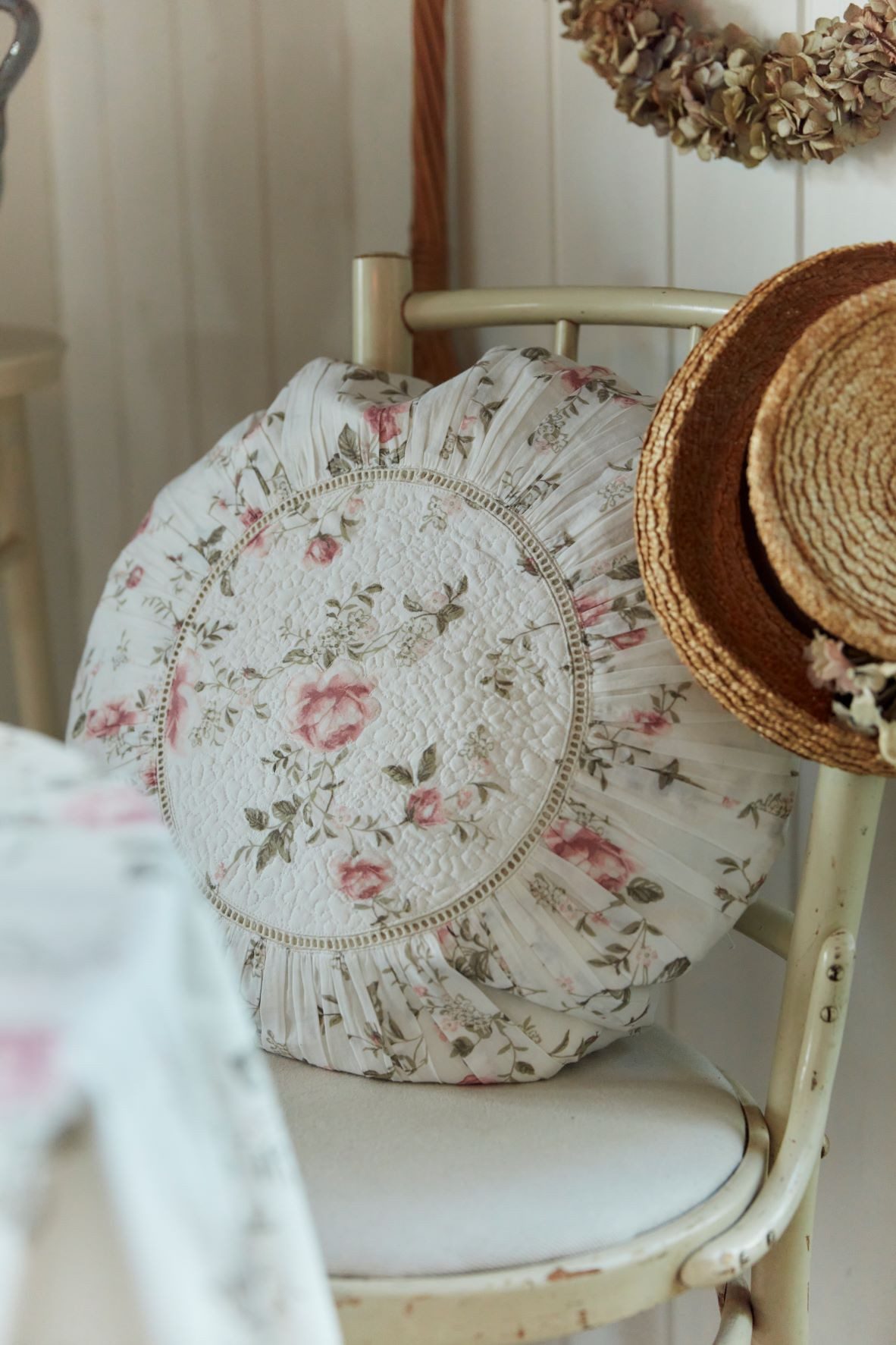 Femme Facon Kissenhülle Femme Facon Kissenhülle Floral Linen 50x50cm/Ø50cm Kissen Dekokissen, Kissenhülle 50x50 cm aus Organic Leinen, bestickt, mit Reißverschluss