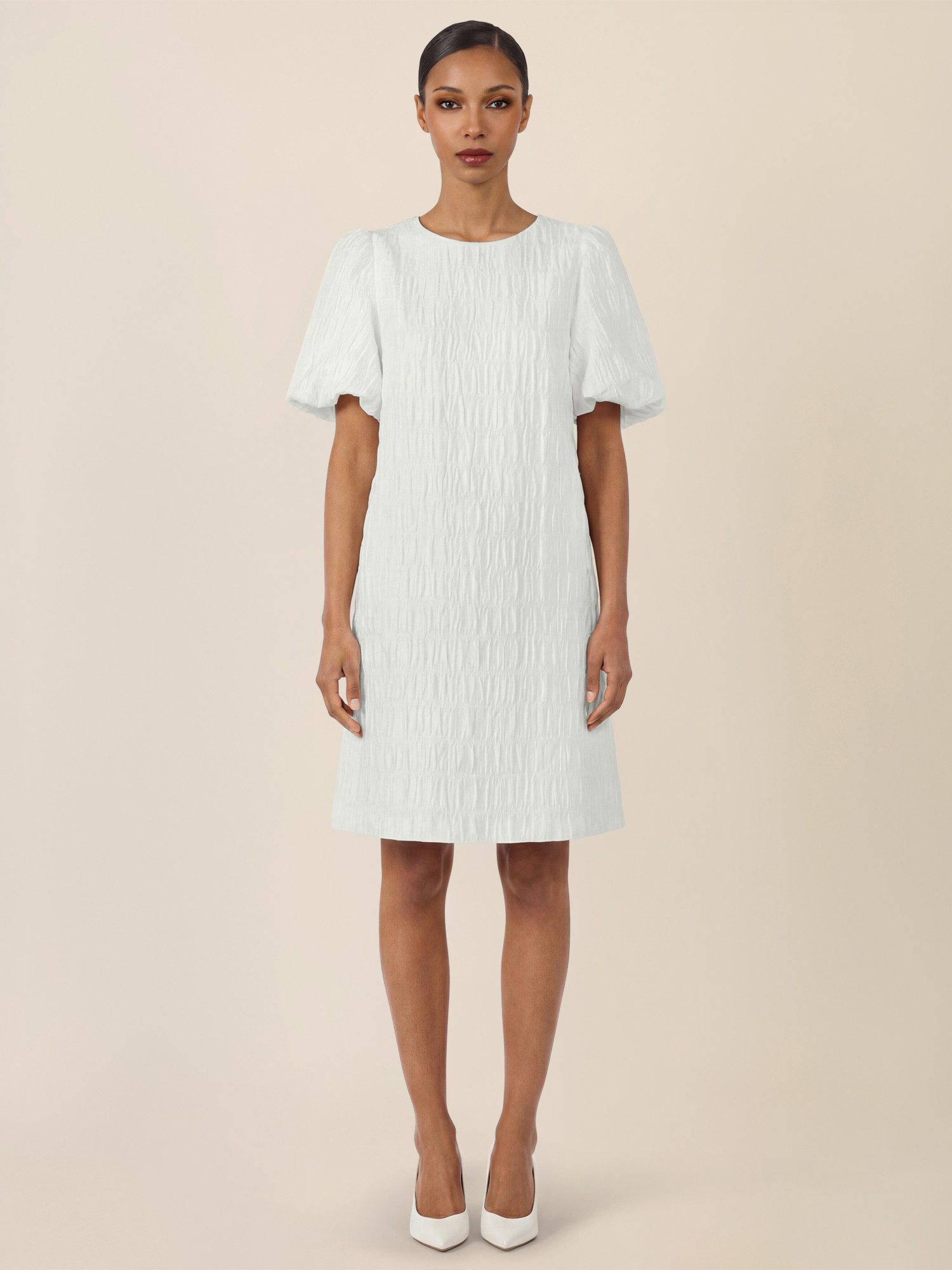 Apart Brautkleid mit edler Crinkle-Struktur