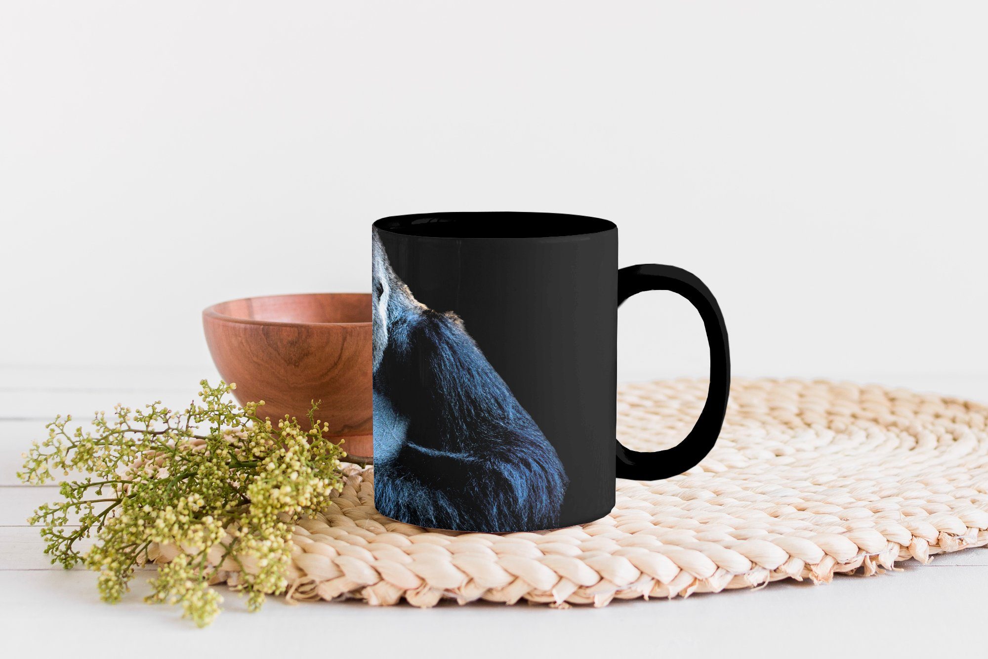 MuchoWow Tasse Ein Gorilla schaut eindrucksvoll Farbwechsel, Teetasse, Zaubertasse, in Keramik, Kaffeetassen, die Geschenk Kamera