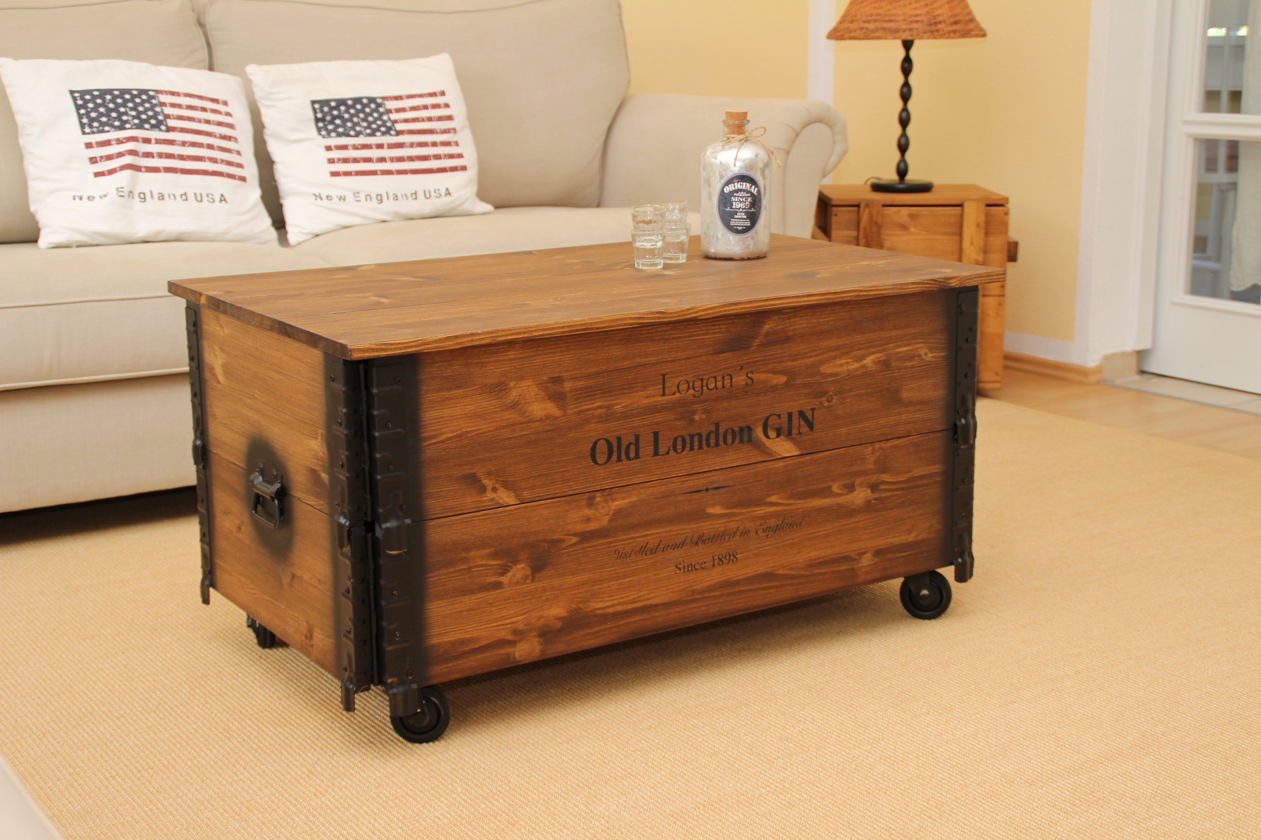 Uncle Joe´s Couchtisch, im Truhen-Design