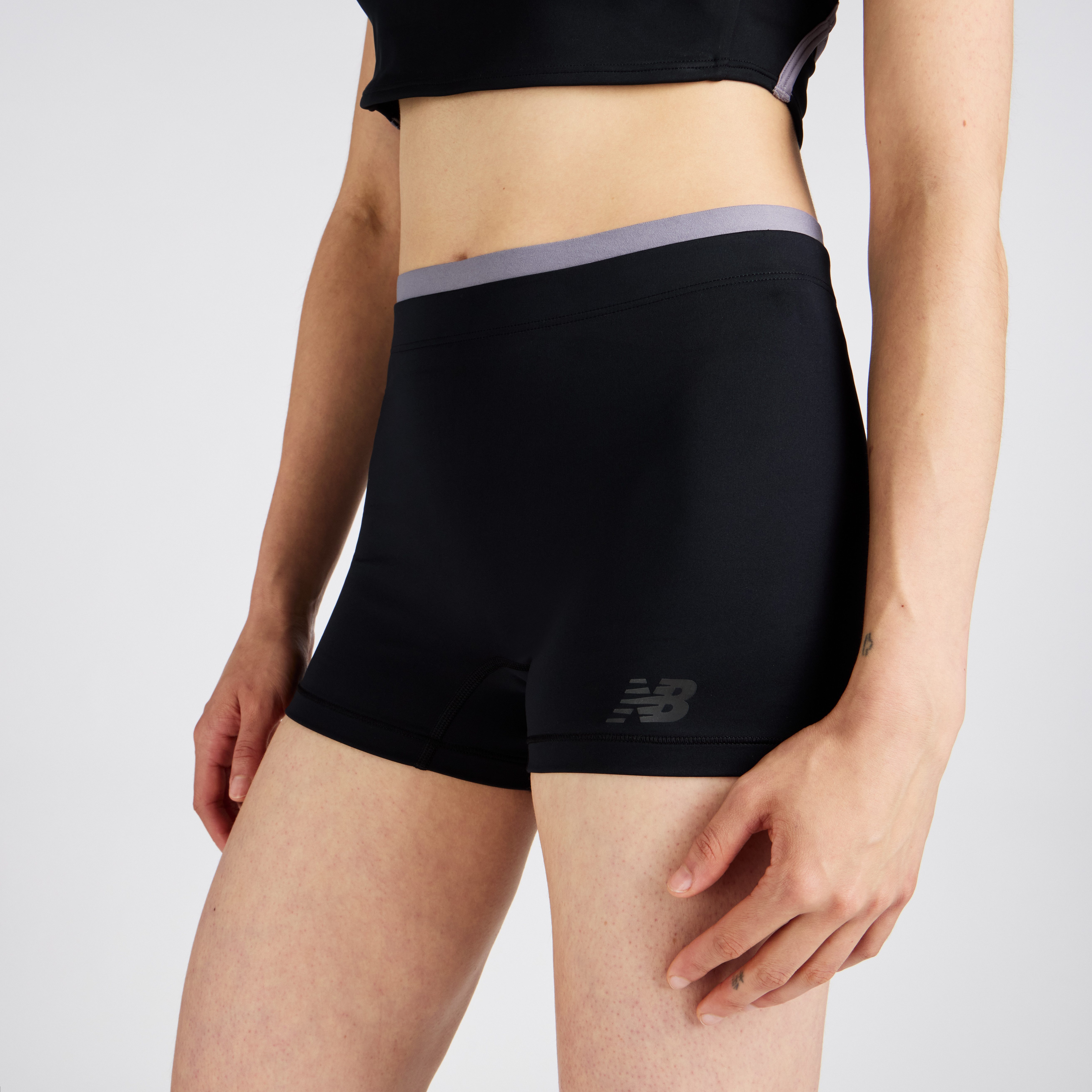 New Balance Laufshorts FAST DAYS GRAPHIC HOT SHORT mit reflektierendem Branding, aus Polyester und Elasthan