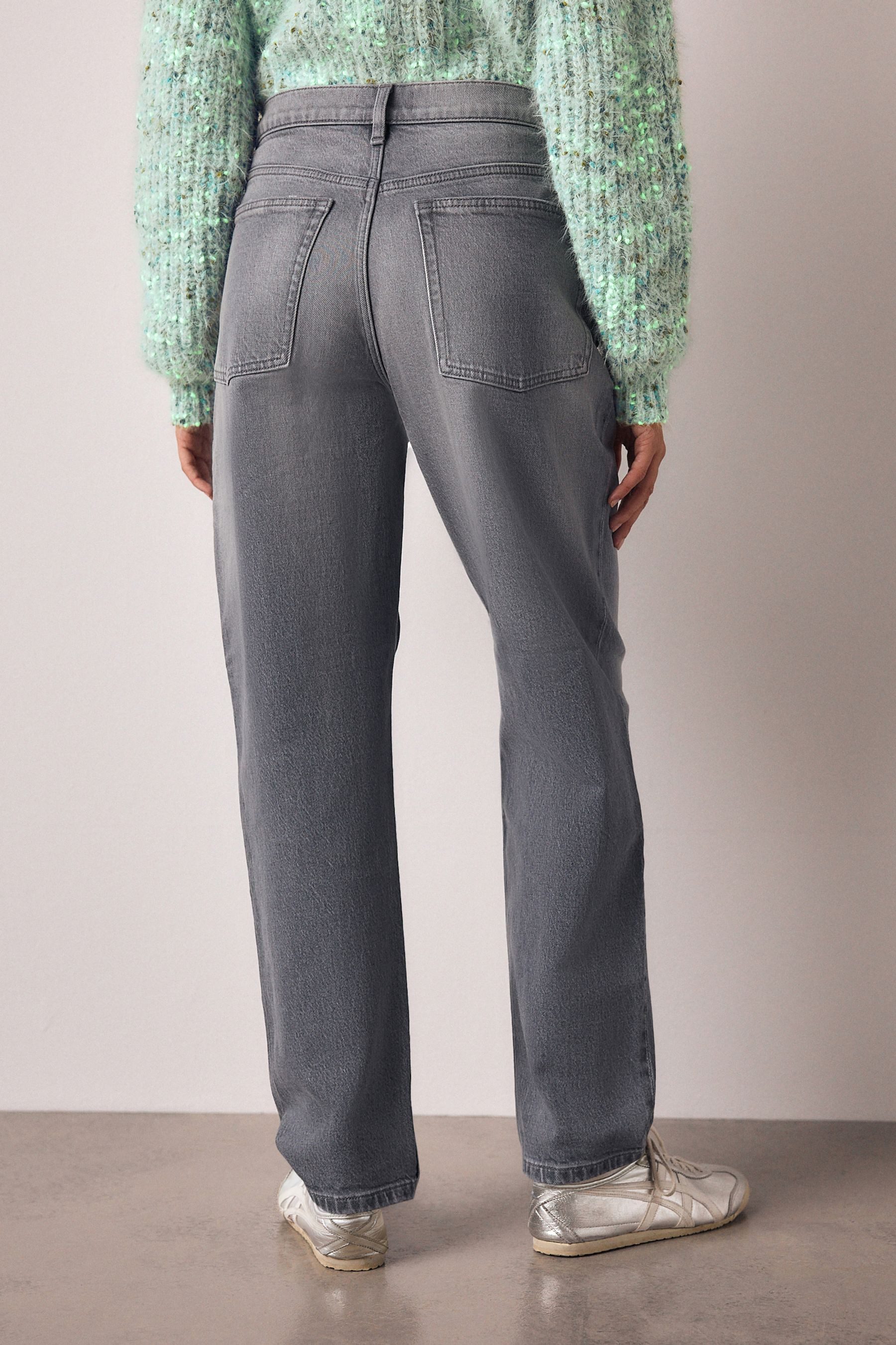 Next Mom-Jeans Gestufte Mom-Jeans mit Comfort-Stretch (1-tlg)