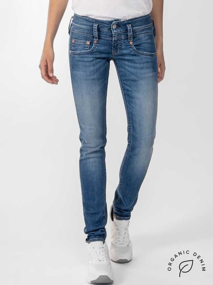 Abriebeffekten, enthält mit Premium-Qualität Herrlicher PITCH recyceltes ORGANIC Vintage-Style Nachhaltige SLIM Material Slim-fit-Jeans