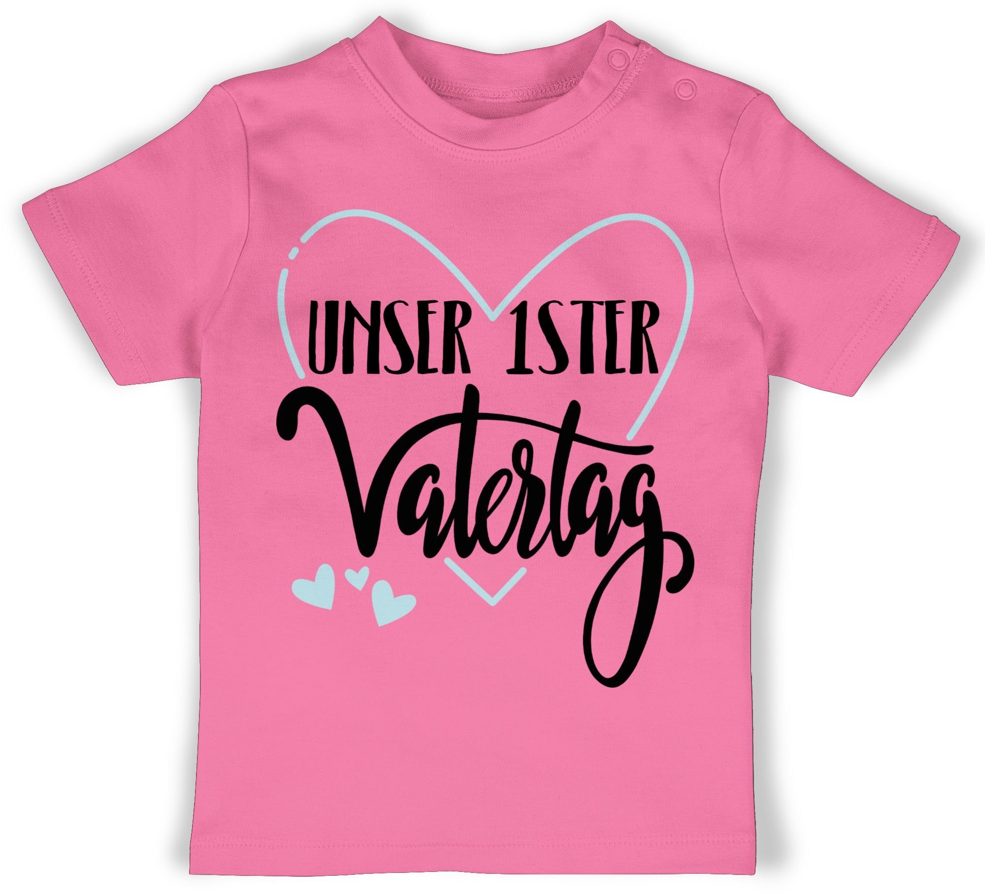 Shirtracer T-Shirt Unser erster Vatertag Geschenk Vatertag Baby 2 Pink