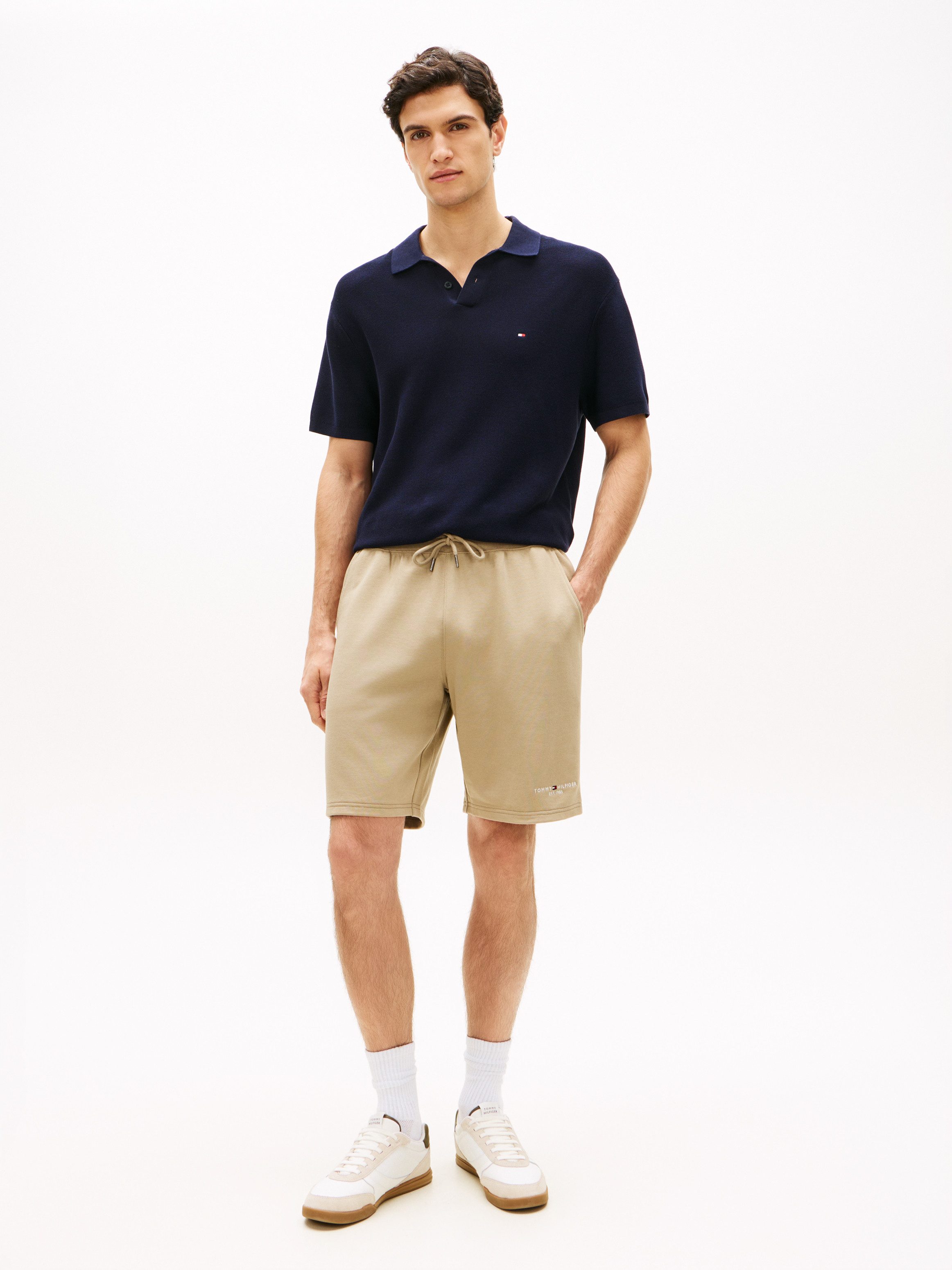 Tommy Hilfiger Sweatshorts TOMMY LOGO Regular fit mit elastischem Bund