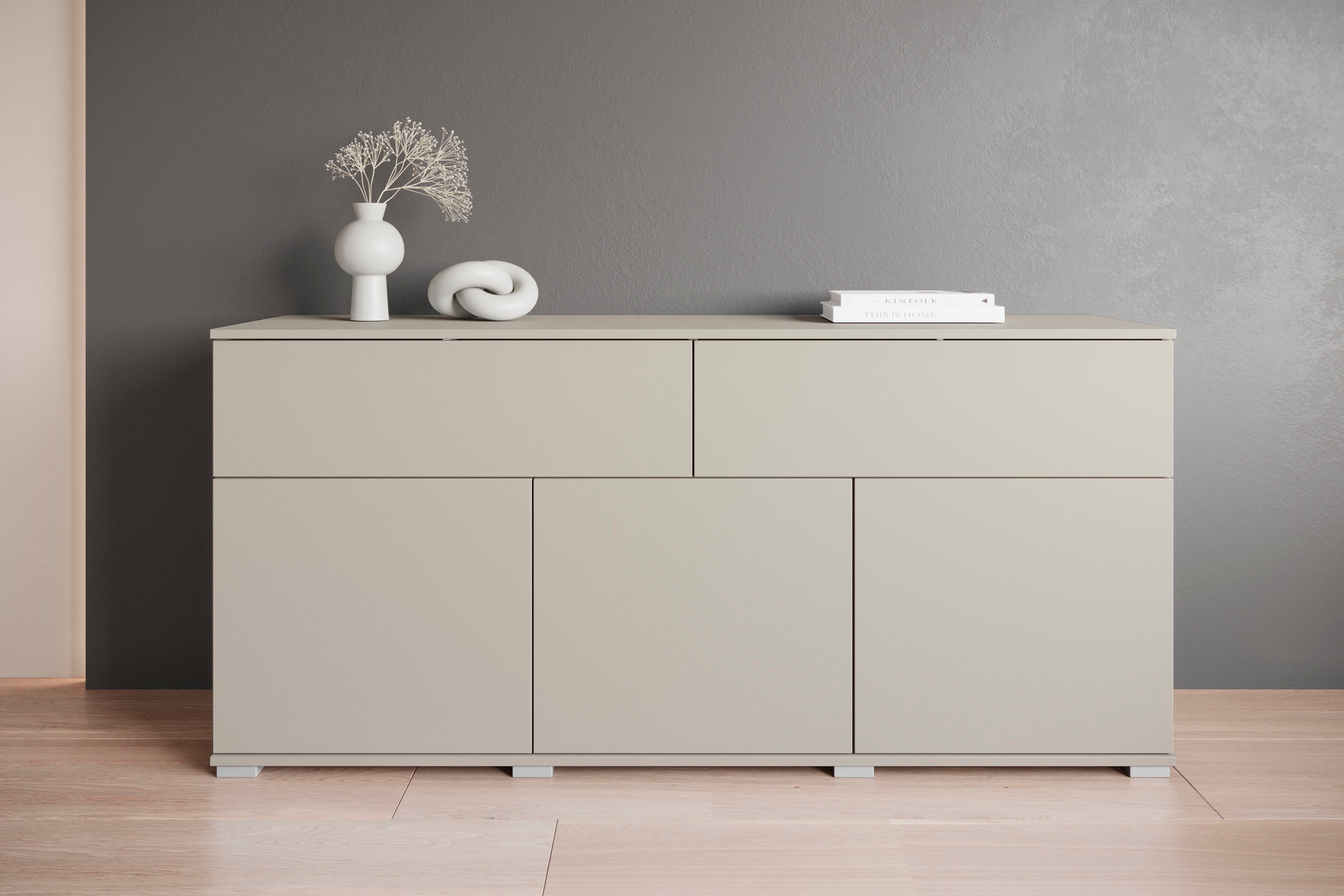 OTTO home Sideboard Kenia, Kommode mit 3 Türen und 2 Schubladen, 150 cm breit (1 St), Griffloses Design mit Push-to-Open und verstellbaren Einlegeböden