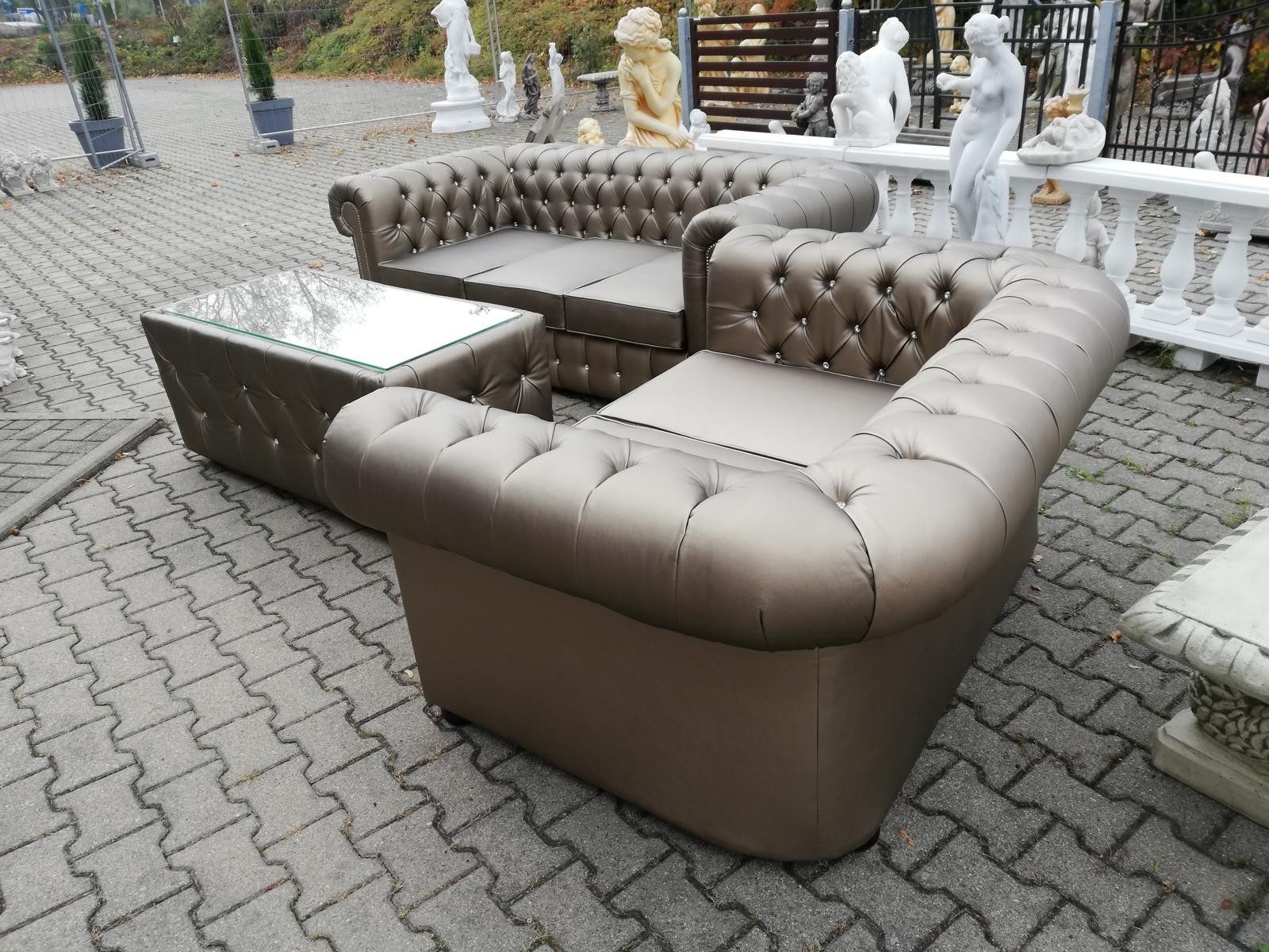 JVmoebel Chesterfield-Sofa Leder Sofa mit Couchtisch in Gold und eleganter Optik, Made in Europa