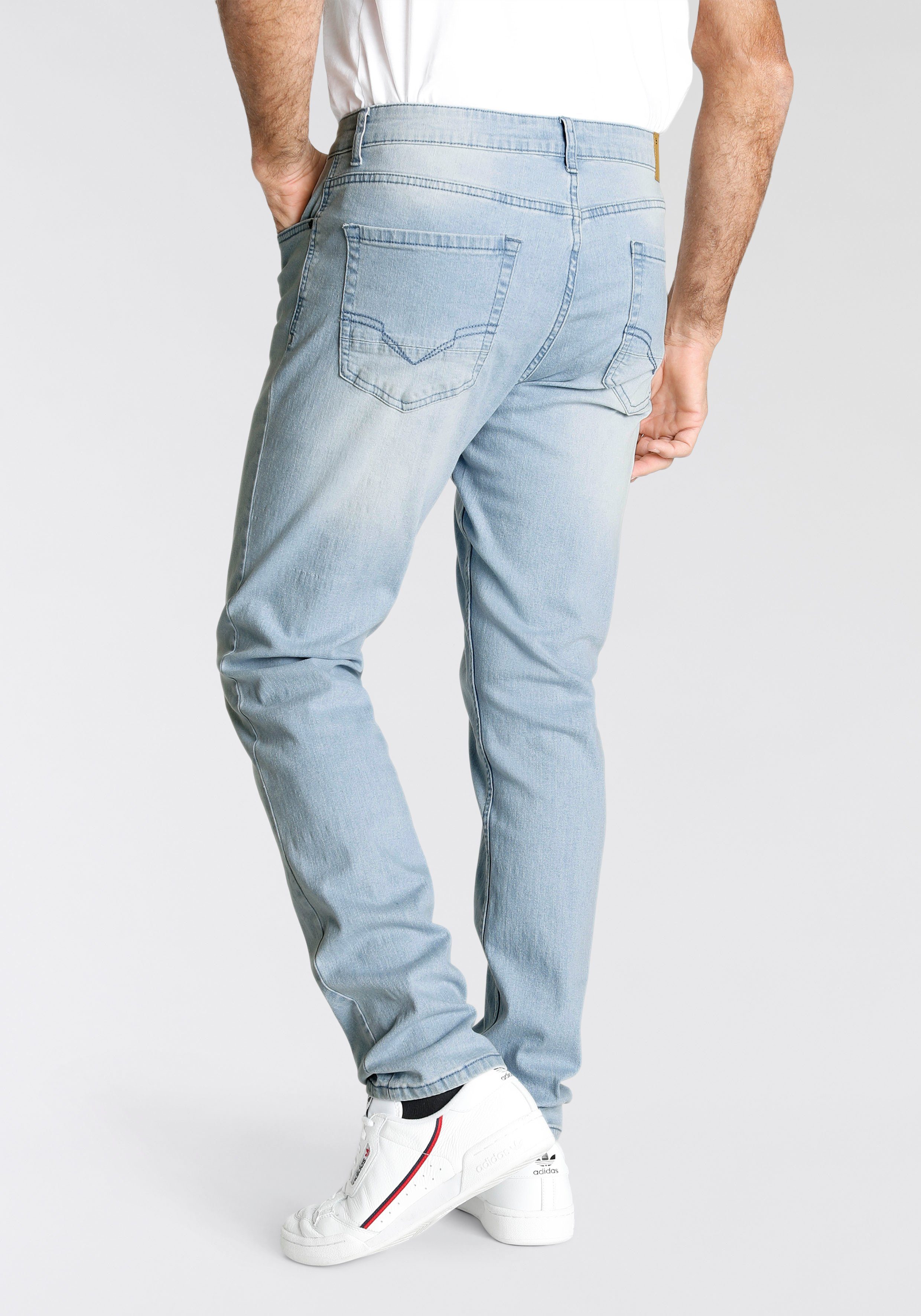 H.I.S Slim-fit-Jeans FLUSH schmale Beinform, mit Used-Effekten, niedrige Le günstig online kaufen