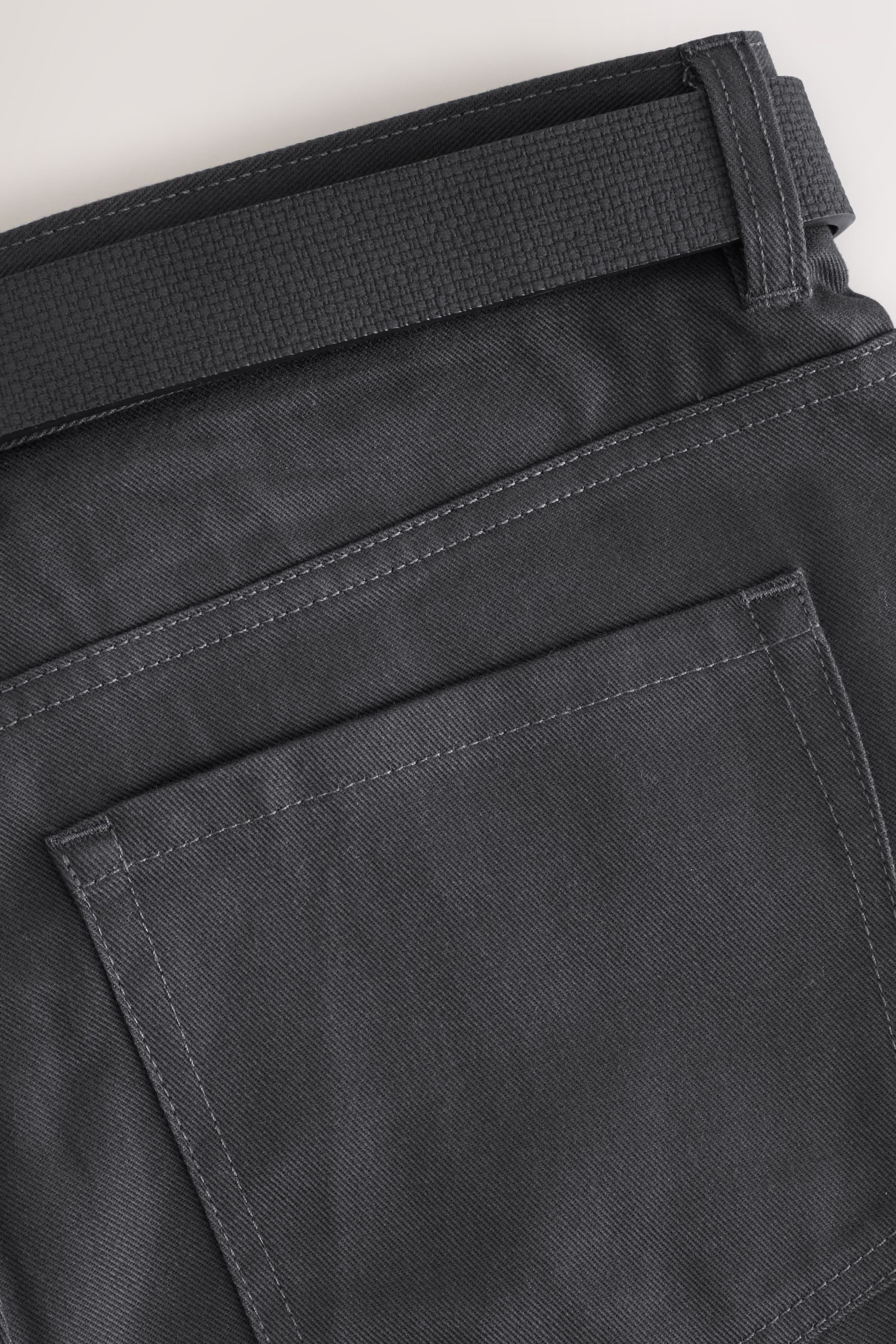 Next Chinohose Edle angeraute Straight Fit Chinohose mit Gürtel (1-tlg)