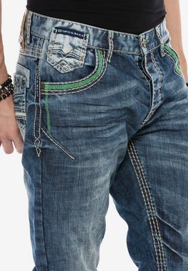 Cipo & Baxx Bequeme Jeans mit auffälligen Ziernähten