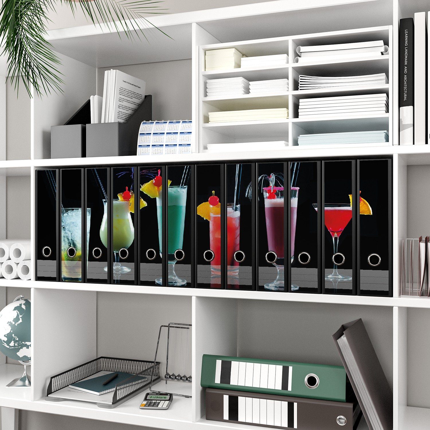 Thumbnail - Wallario Etiketten Bunte Cocktails vor schwarzem Hintergrund, Ordnerrücken-Sticker in verschiedenen Ausführungen
