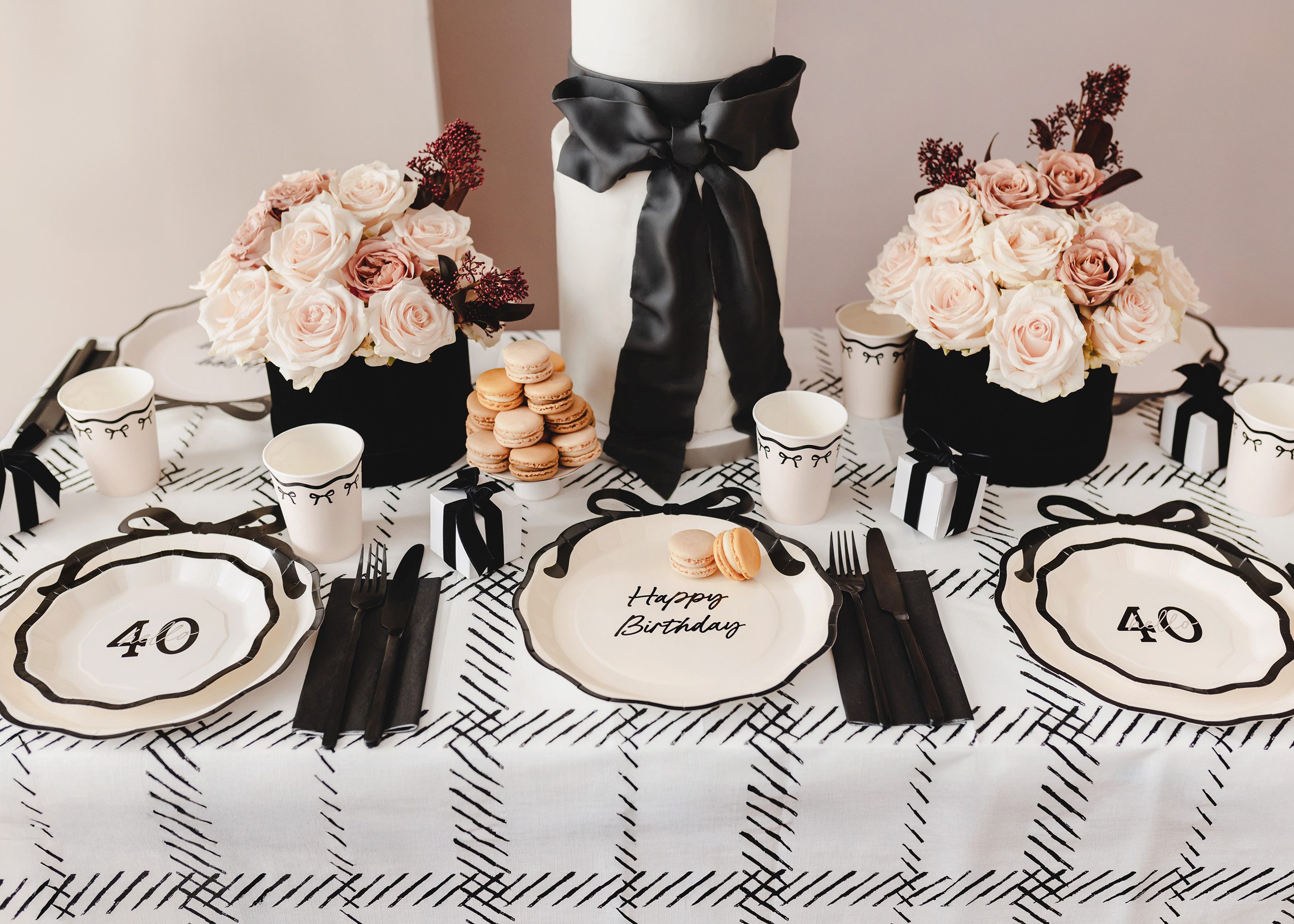 partydeco Einwegteller, Pappteller Happy Birthday 24cm mit Schleife 6er Set Ivory / Schwarz