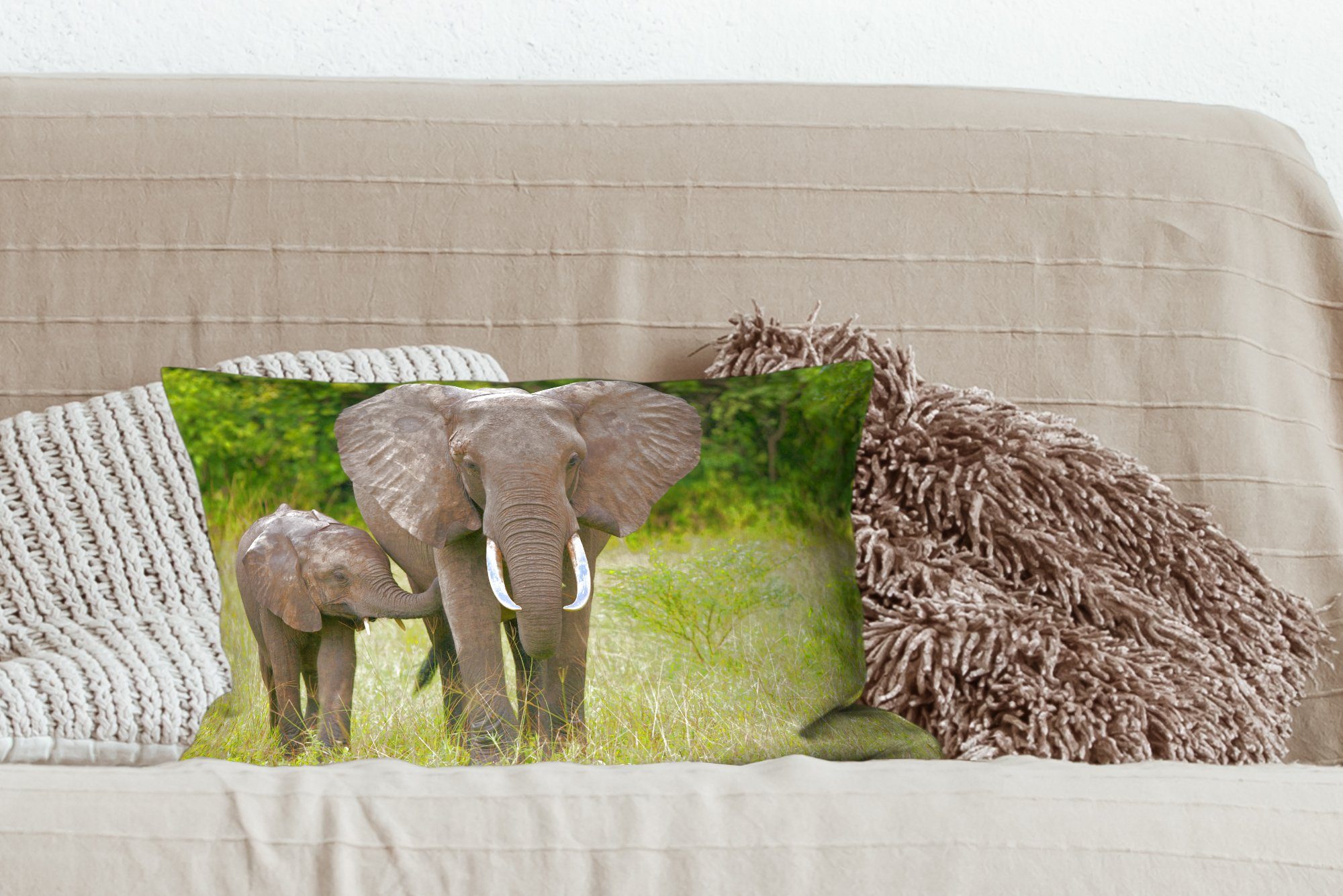 MuchoWow Dekokissen Elefant Zierkissen, Wohzimmer Kalb - - Landschaft, Schlafzimmer Dekoration, mit Füllung, Dekokissen