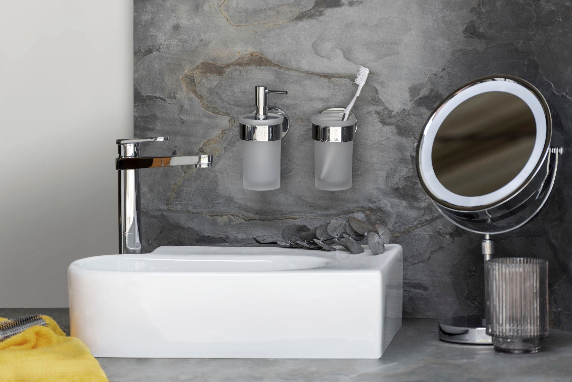 WENKO Zahnputzbecher UV-Loc® Maribor, befestigen ohne Bohren mit innovativem Klebesystem – Bild 5 von 5