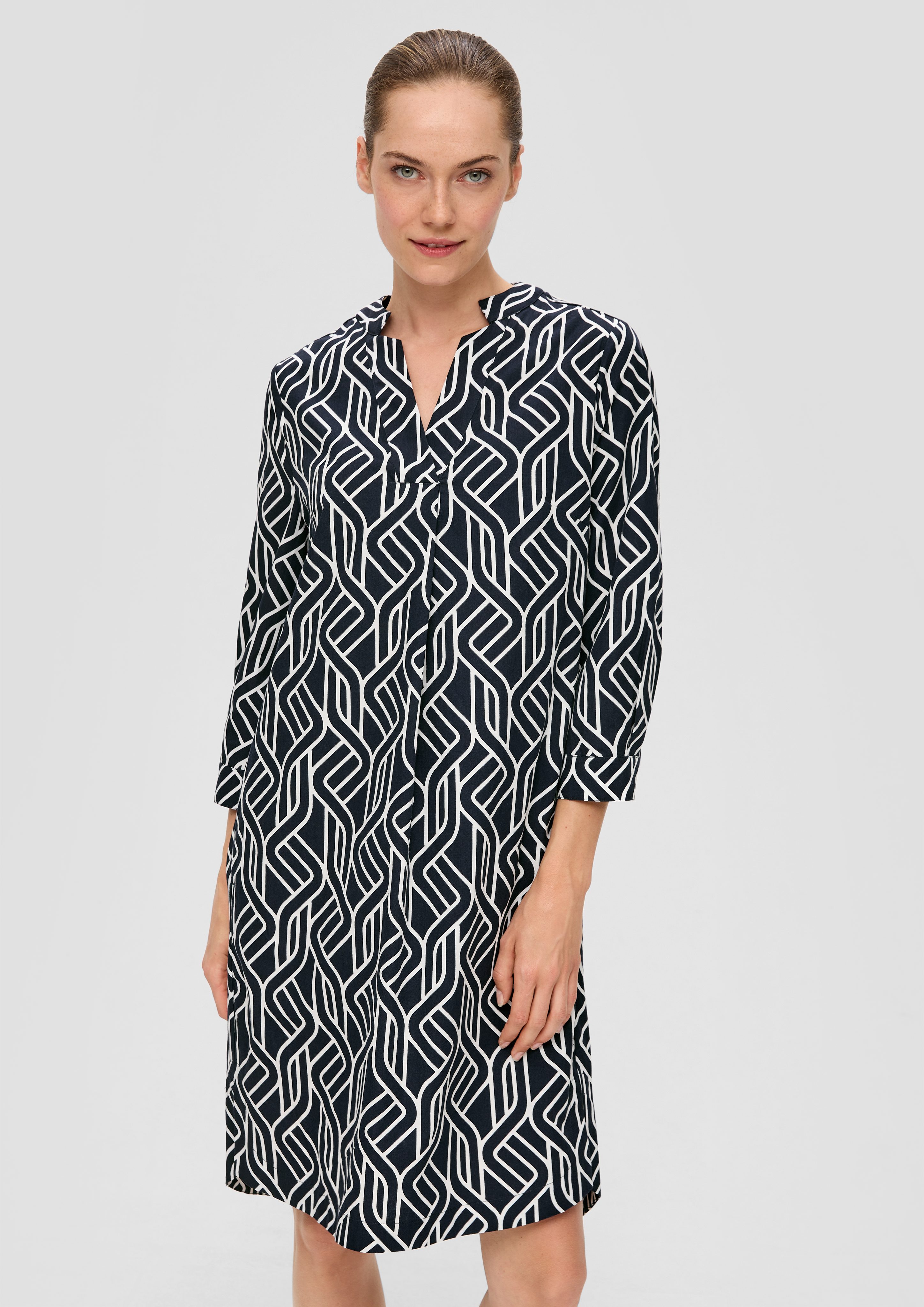 Minikleid Baumwollkleid mit abgerundetem Saum und grafischem Print
