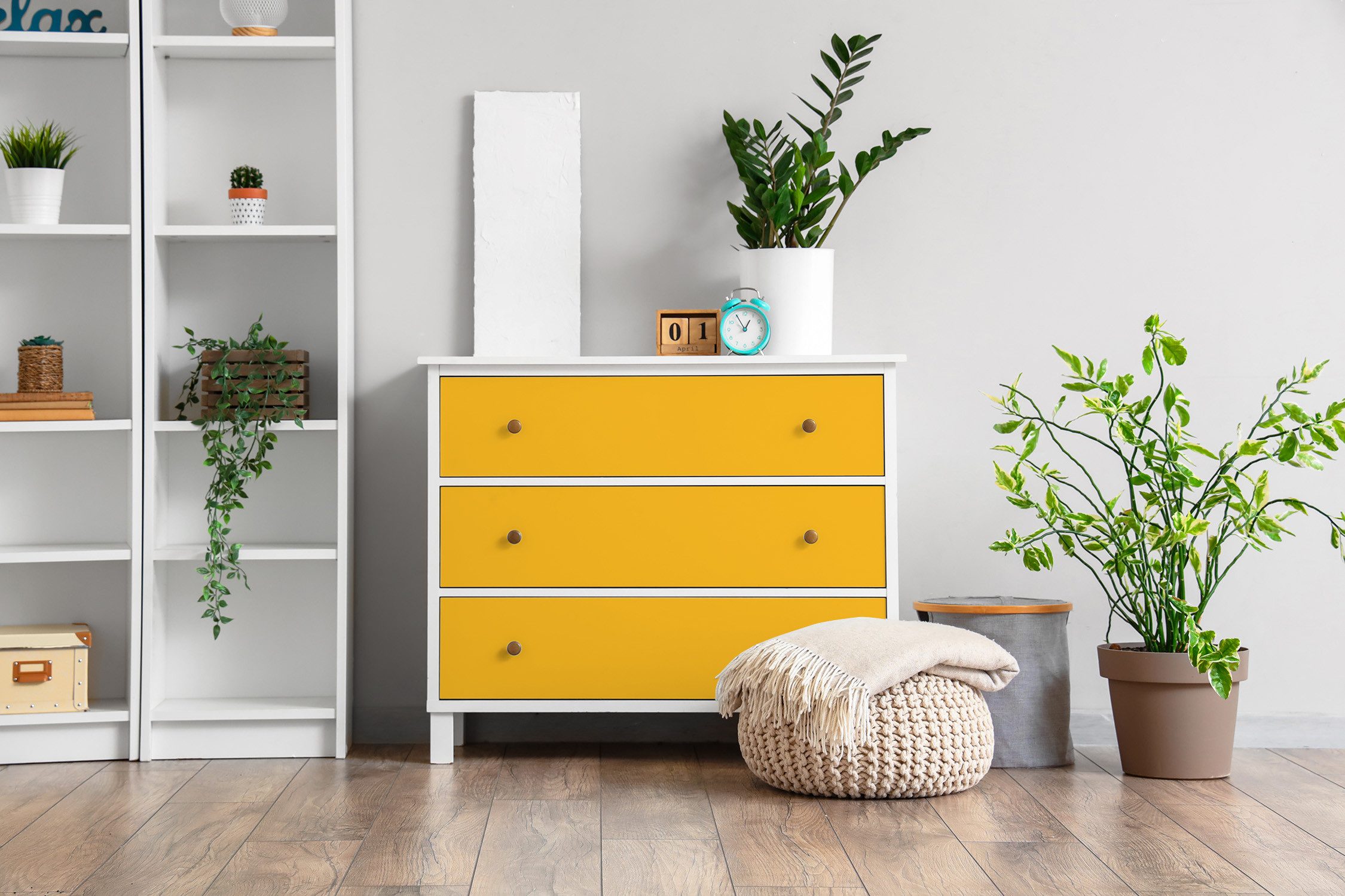 Tulup Möbelfolie Elegante selbstklebende Folie für Möbel 100x50cm, Einfach zu montieren