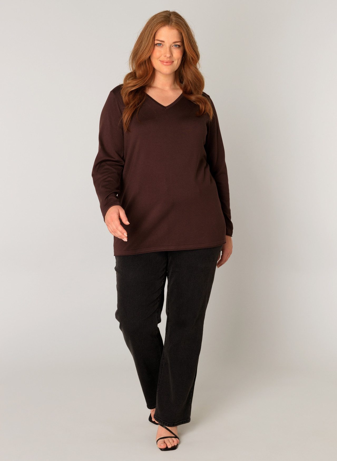 Base Level Curvy Strickpullover Anine mit V-Ausschnitt