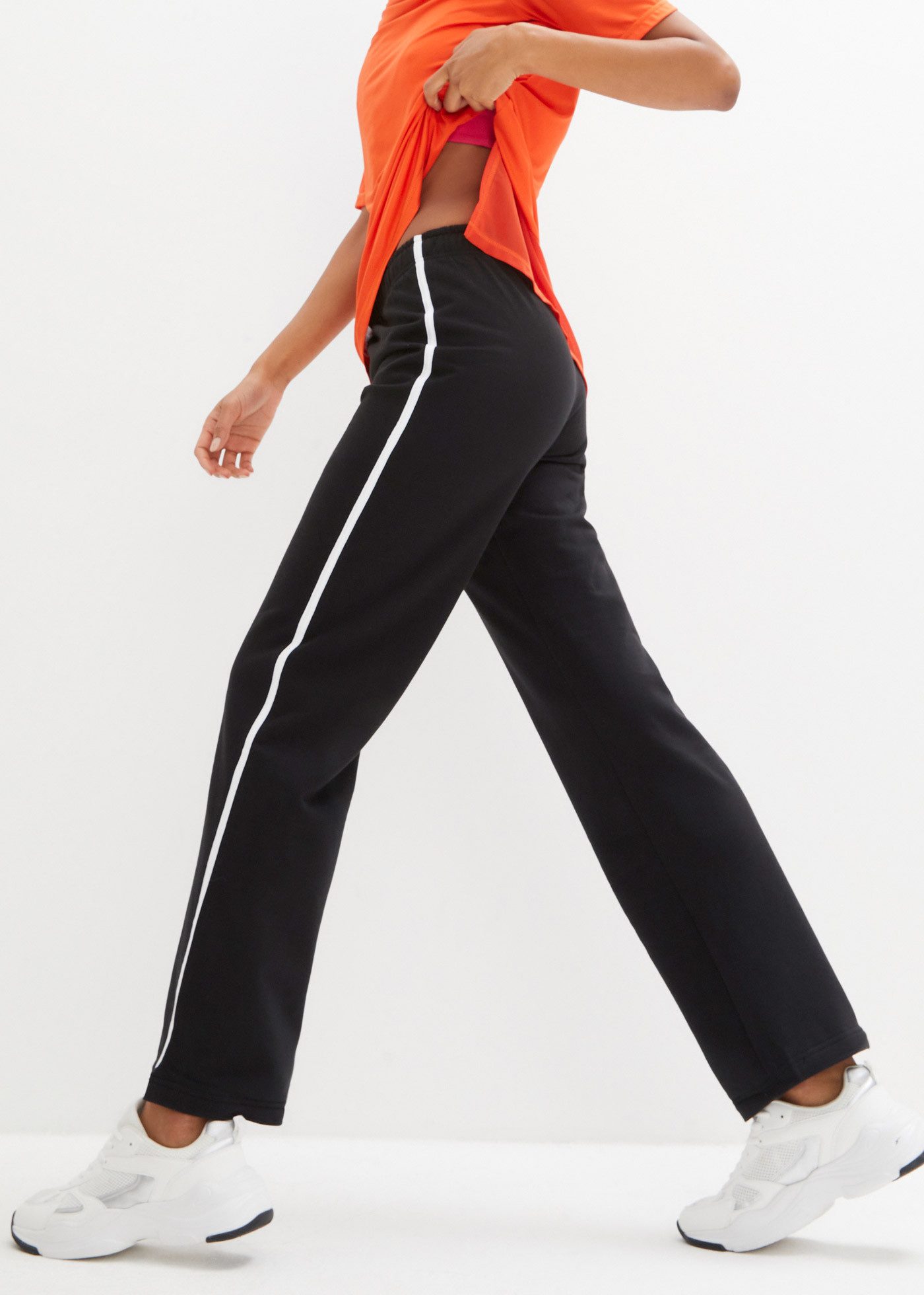 bonprix Sweathose aus Baumwolle, mit Kordelzug, Loose Fit, mit Seitenstreifen