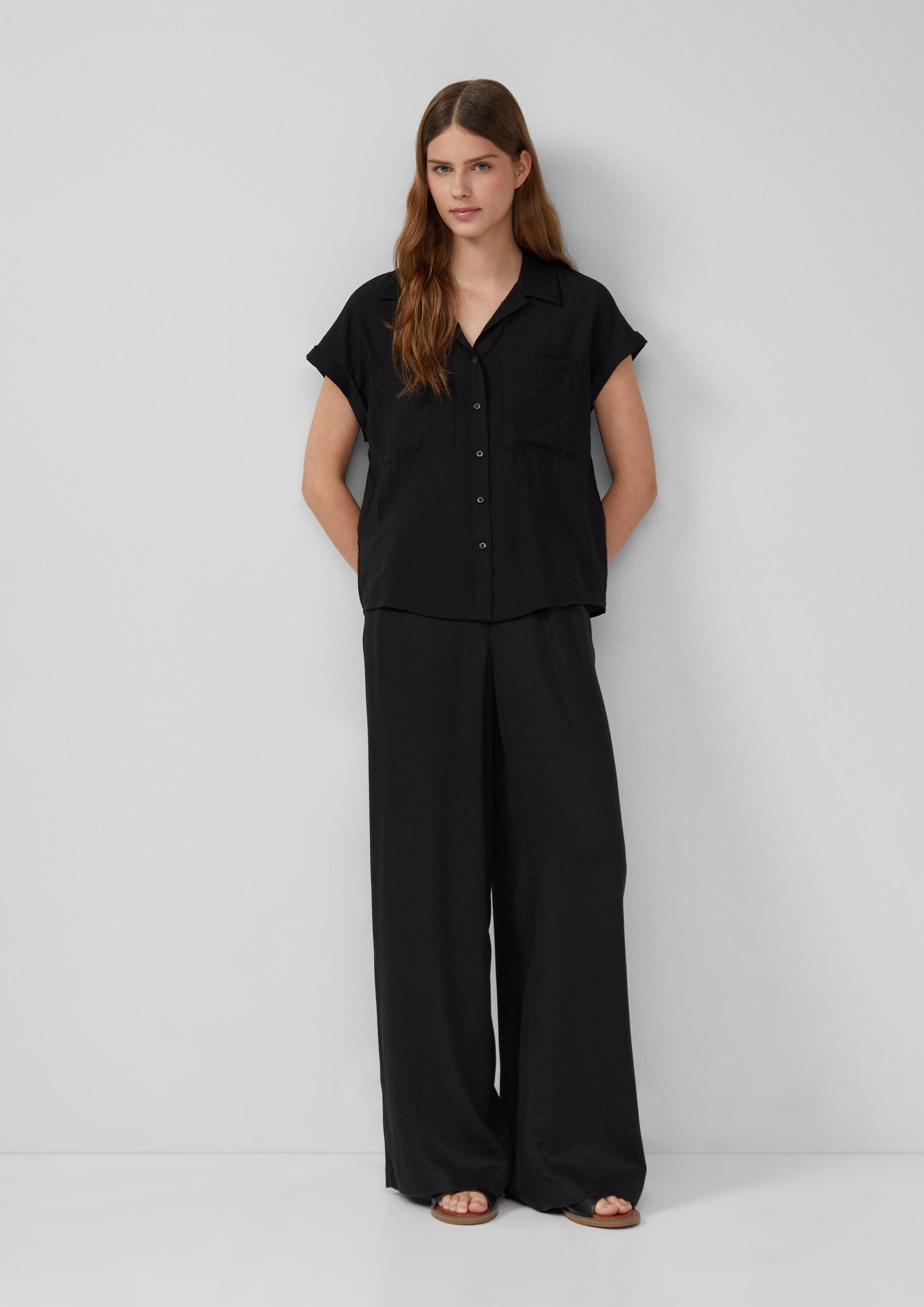 s.Oliver Kurzarmbluse Bluse Bluse aus strukturiertem Viskosemix mit aufgesetzter Tasche