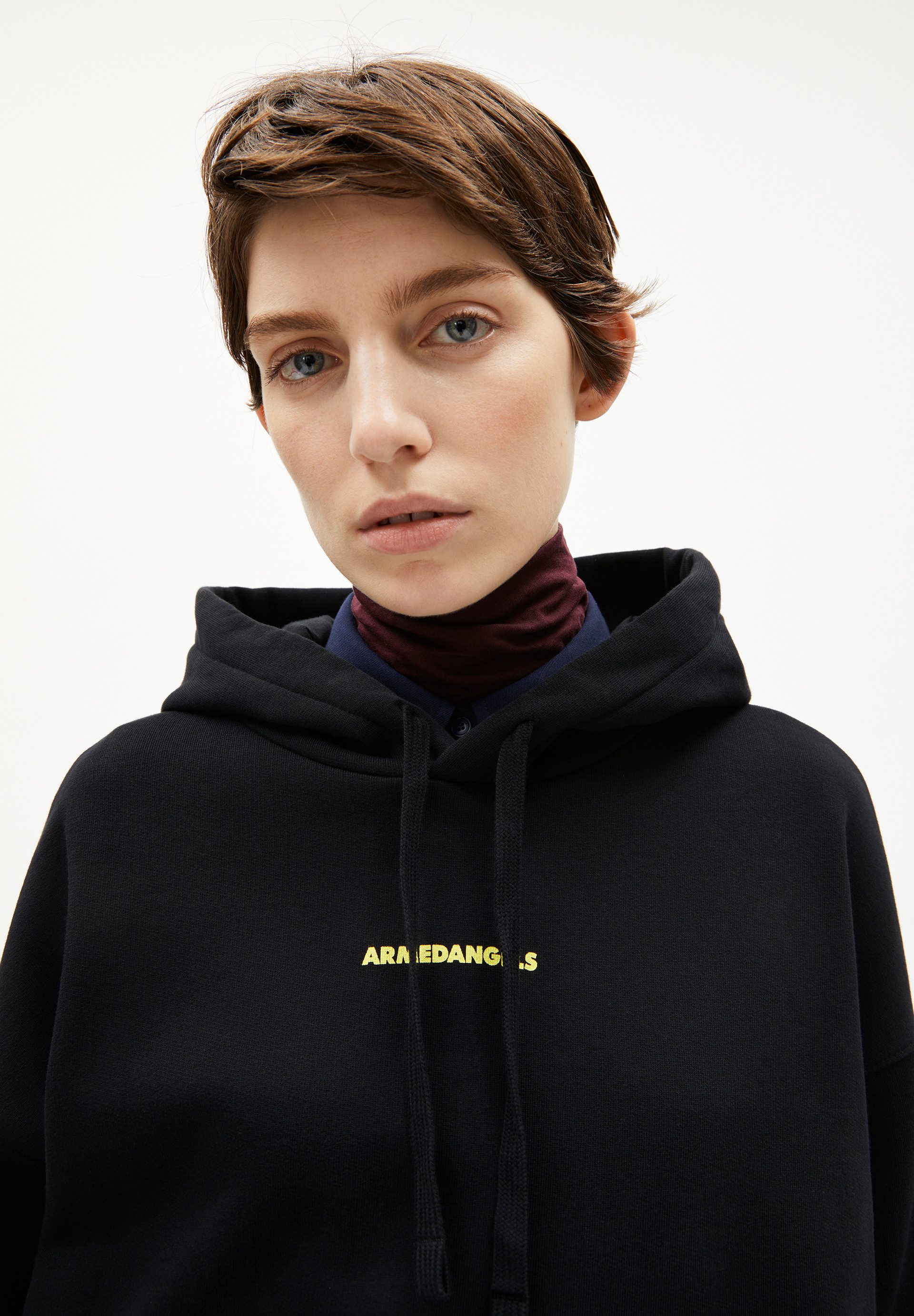 Armedangels Hoodie FRANCISARAA CHAANGE Sweathoodie aus Bio-Baumwolle (1-tlg., Oversized Fit) Kängurutasche