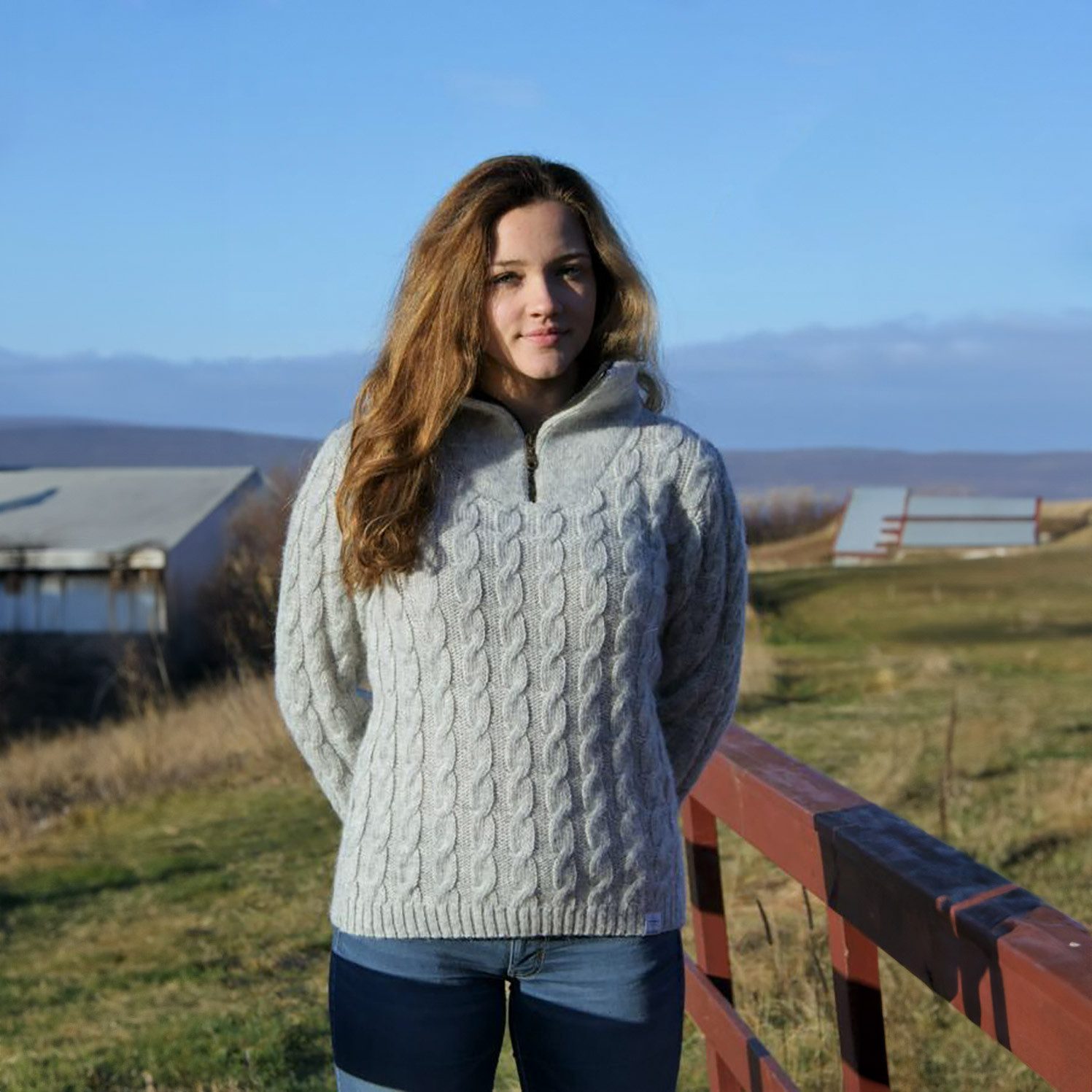 KIDKA Wollpullover - Zopfmusterpullover aus Schafwolle für Damen / Herren - hellgrau - aus rauer isländischer Wolle