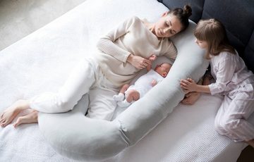 Motherhood Lagerungskissen Stillkissen Sleepy-C Premium aus Baumwoll-Velour, ergonomisch,weicher und kuscheliger Bezug