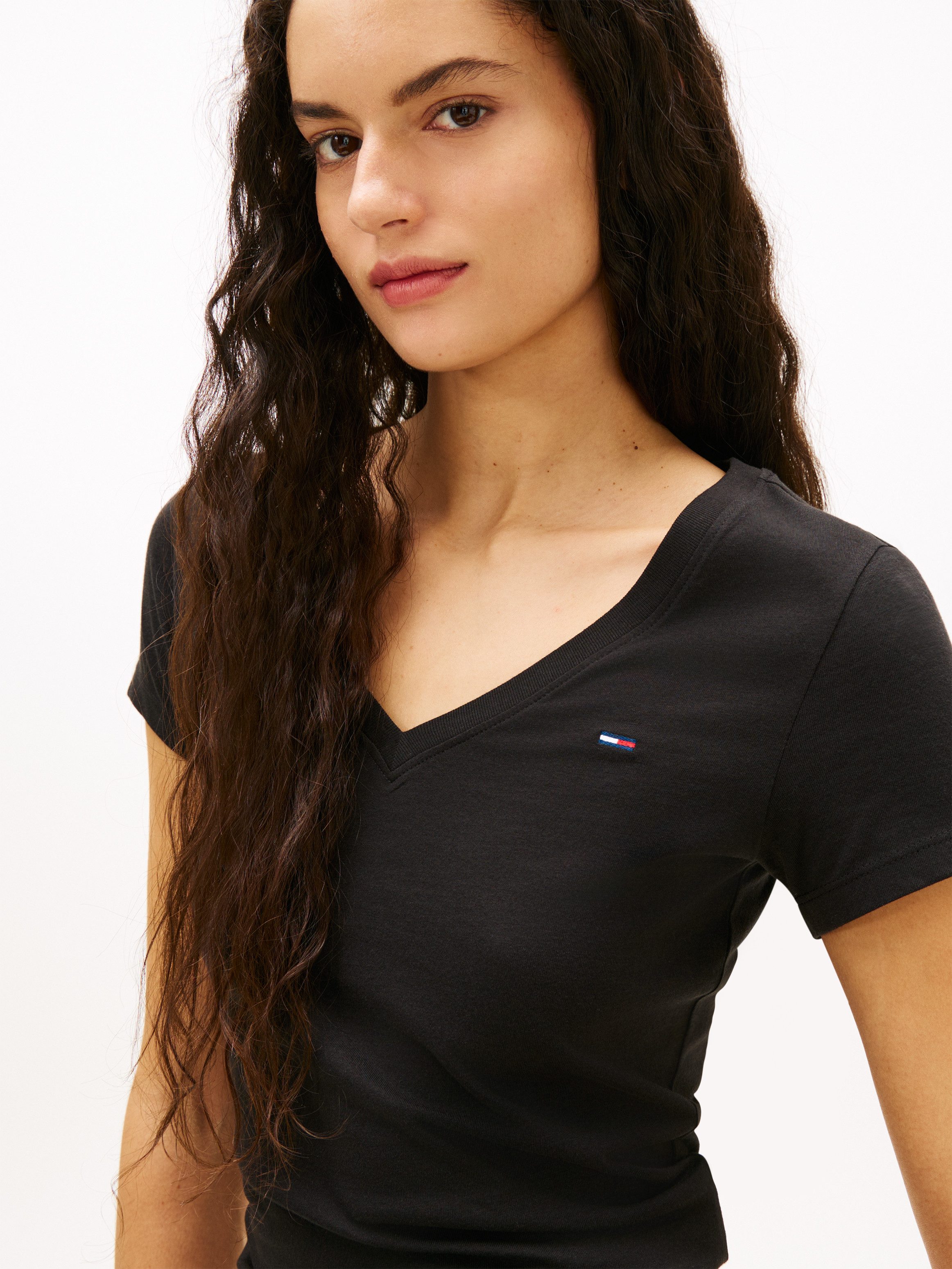 Tommy Jeans Kurzarmshirt TJW SLIM V-NECK TEE mit Logo-Stickerei günstig online kaufen