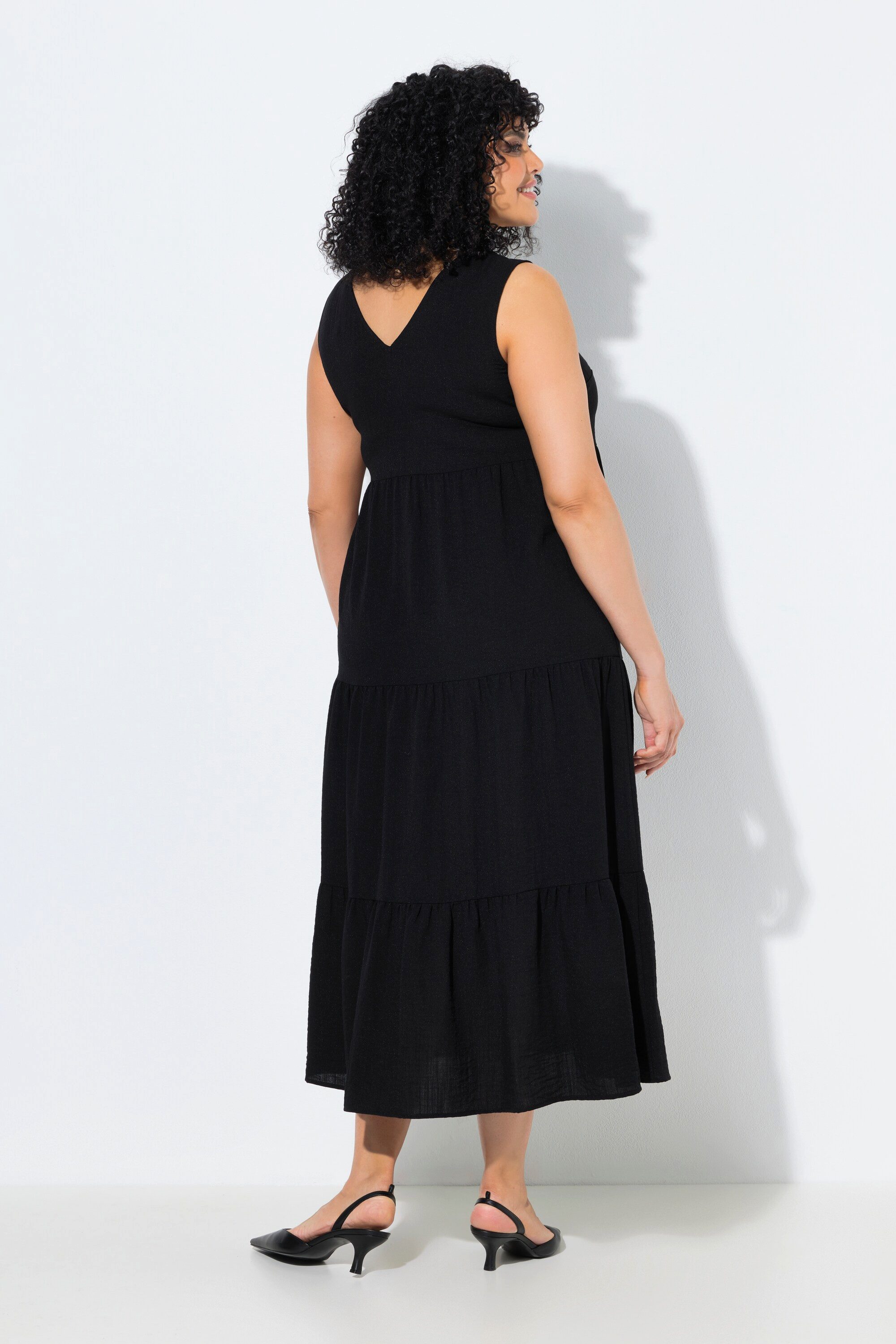Ulla Popken Maxikleid Stufen-Maxikleid A-Linie V-Ausschnitt ärmellos – Bild 3 von 4