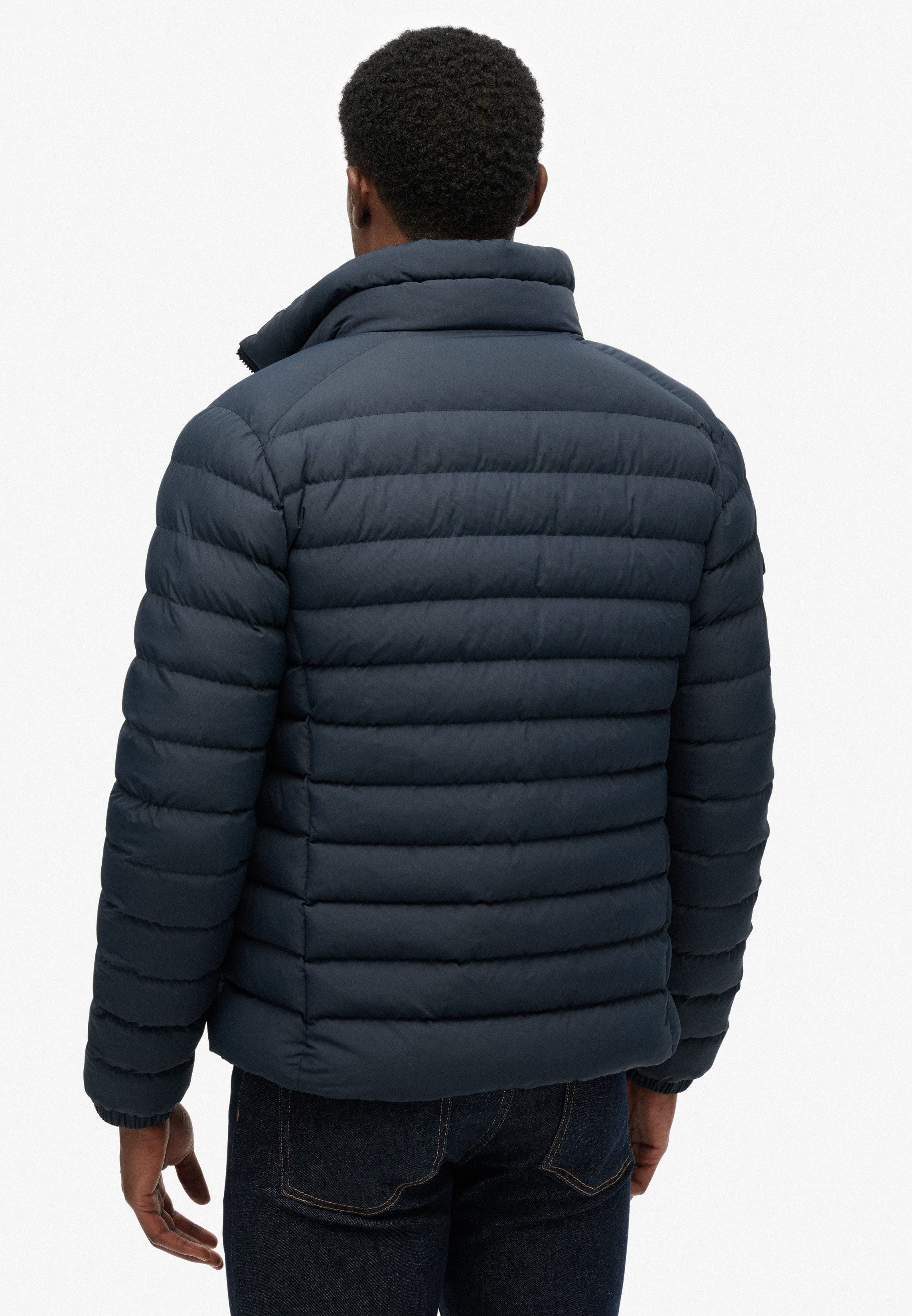 Superdry Steppjacke FUJI PRINT PADDED JACKET Slim Fit, mit Reißverschluss, in unifarbener Optik – Bild 4 von 5