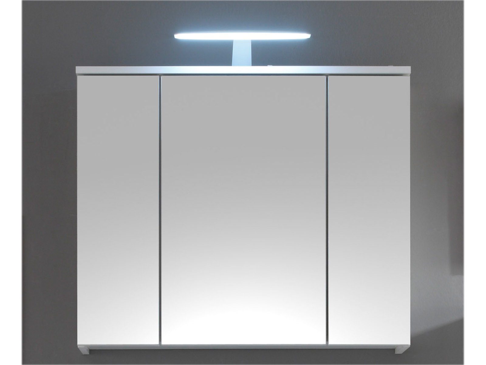 möbelando Spiegelschrank Suzette Moderner Spiegelschrank, Korpus aus Spanplatte in Weiß mit 3 Spiegeltüren und 3 Einlegböden, inkl. LED-Beleuchtung. Breite 80 cm, Höhe 67 cm, Tiefe 20 cm.