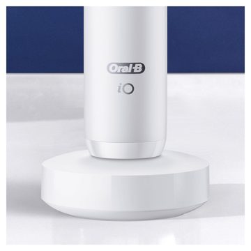 Oral-B Elektrische Zahnbürste iO 8 + Reiseetui - White Alabaster