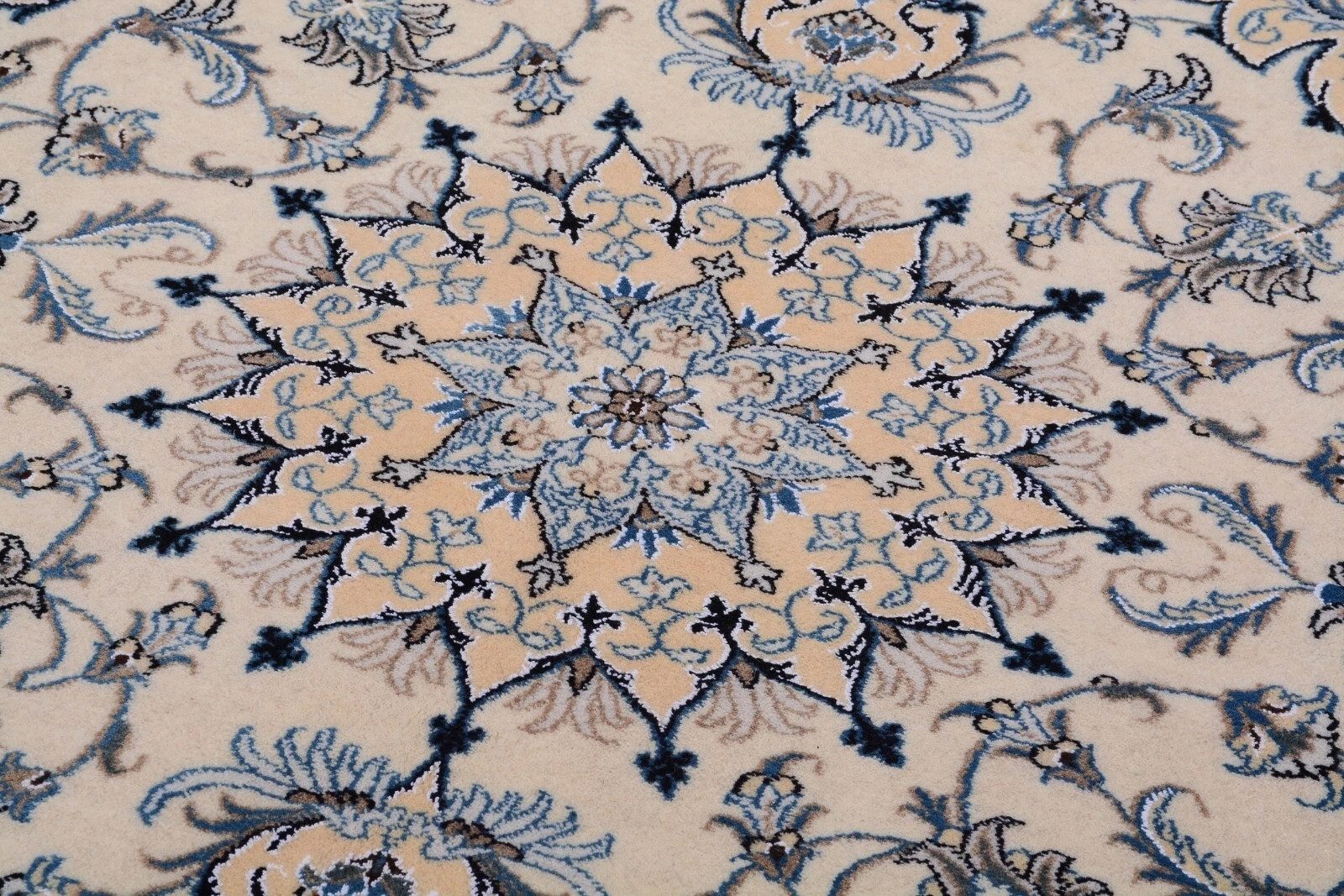 CABBEL Orientteppich Nain Teppich 198x196 cm Handgeknüpft Beige Quadratisch, Quadratisch, Höhe: 10 mm, Quadratisch, hochwertige Schurwolle, dicht geknüpft