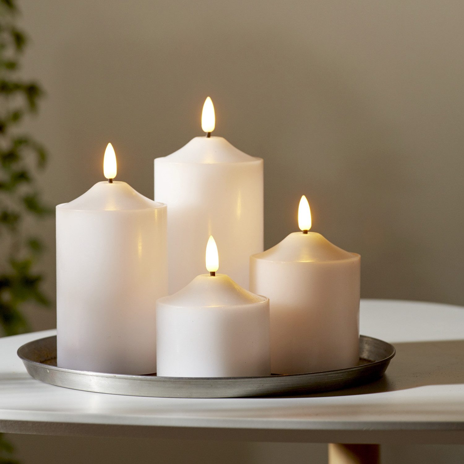 STAR TRADING LED-Kerze Flamme Echtwachs warmweiße 3D Flamme H: 17cm Batterie Timer, LED Classic, warmweiß (2100K bis 3000K)