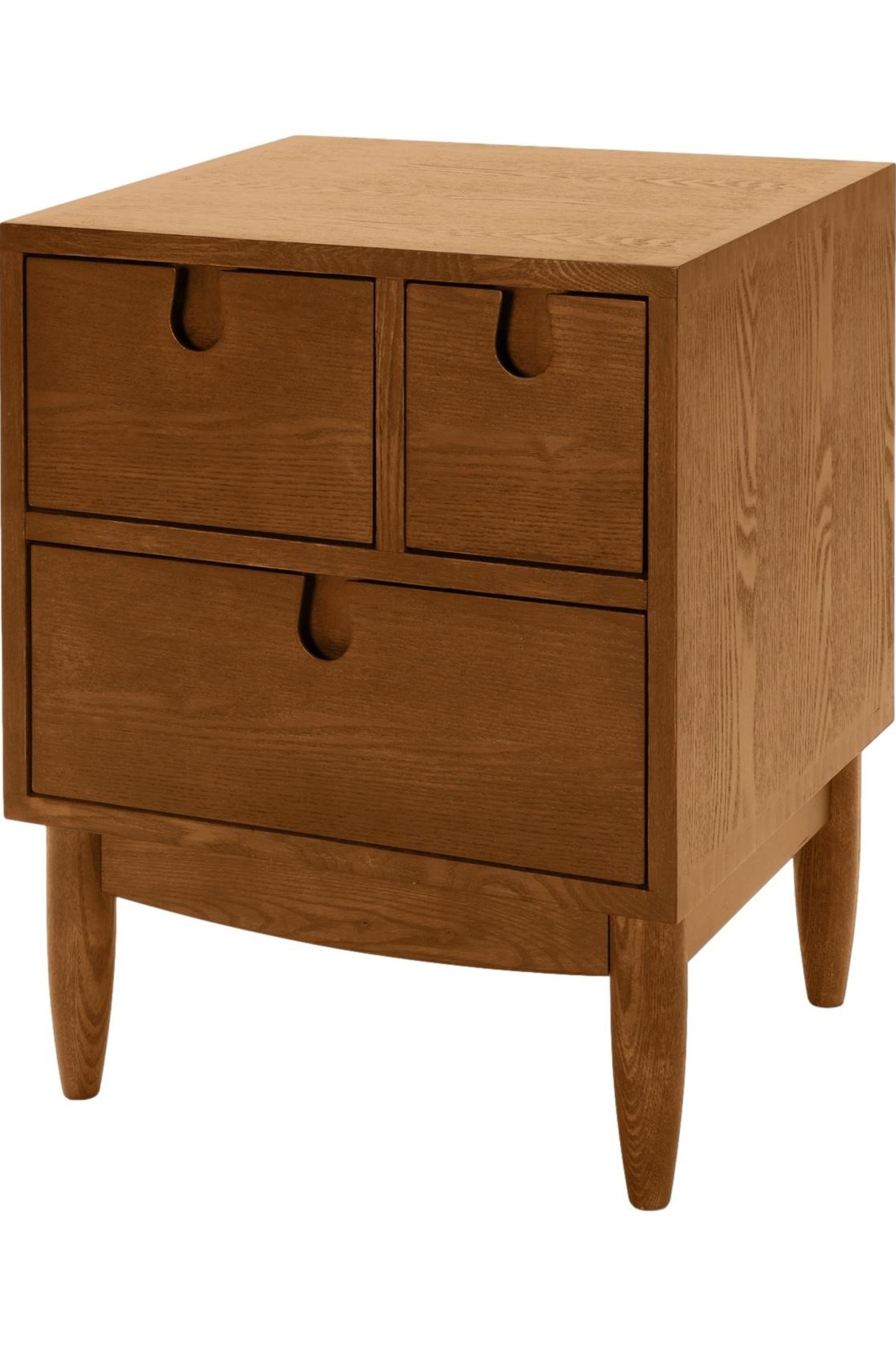 MADE Nachttisch MADE.COM Penn Nachttisch mit 3 Schubladen (1-St)