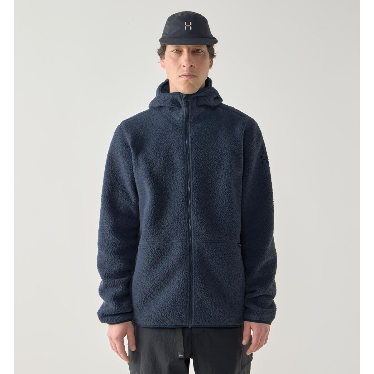 Haglöfs Fleecejacke Funäs Pile Hood Men Weiche und isolierende Kapuzenjacke für Herren, ideal für Wandern und
