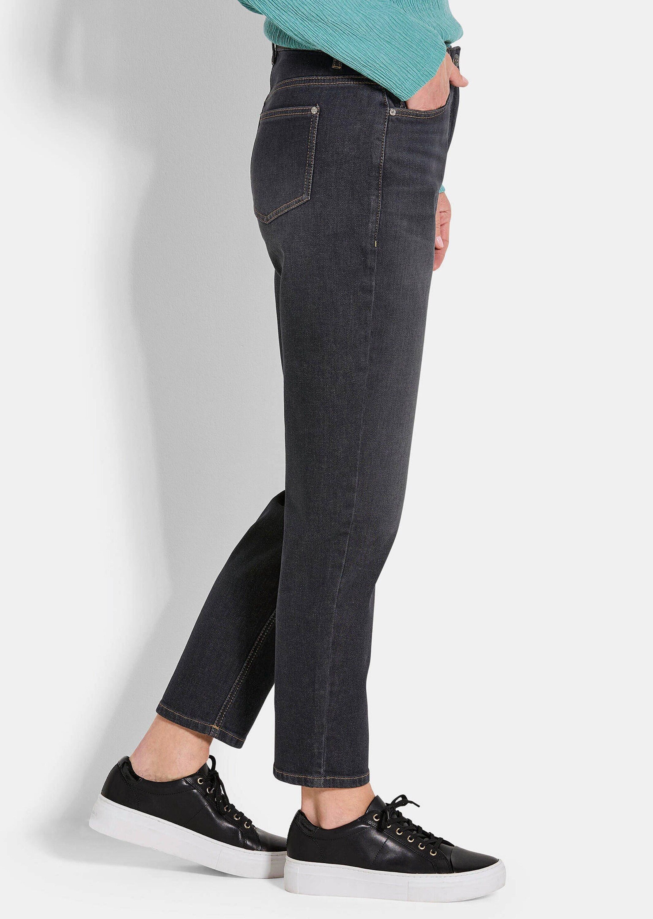 GOLDNER 5-Pocket-Jeans Baumwoll-Stretch Mom Jeans SARA Lange bequeme Jeans mit modischer Waschung und Formbund