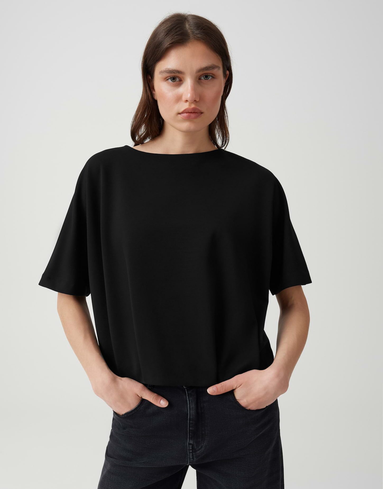 OPUS Sweatshirt mit mattem Glanz Fixierte Falten betonen den modernen Saum