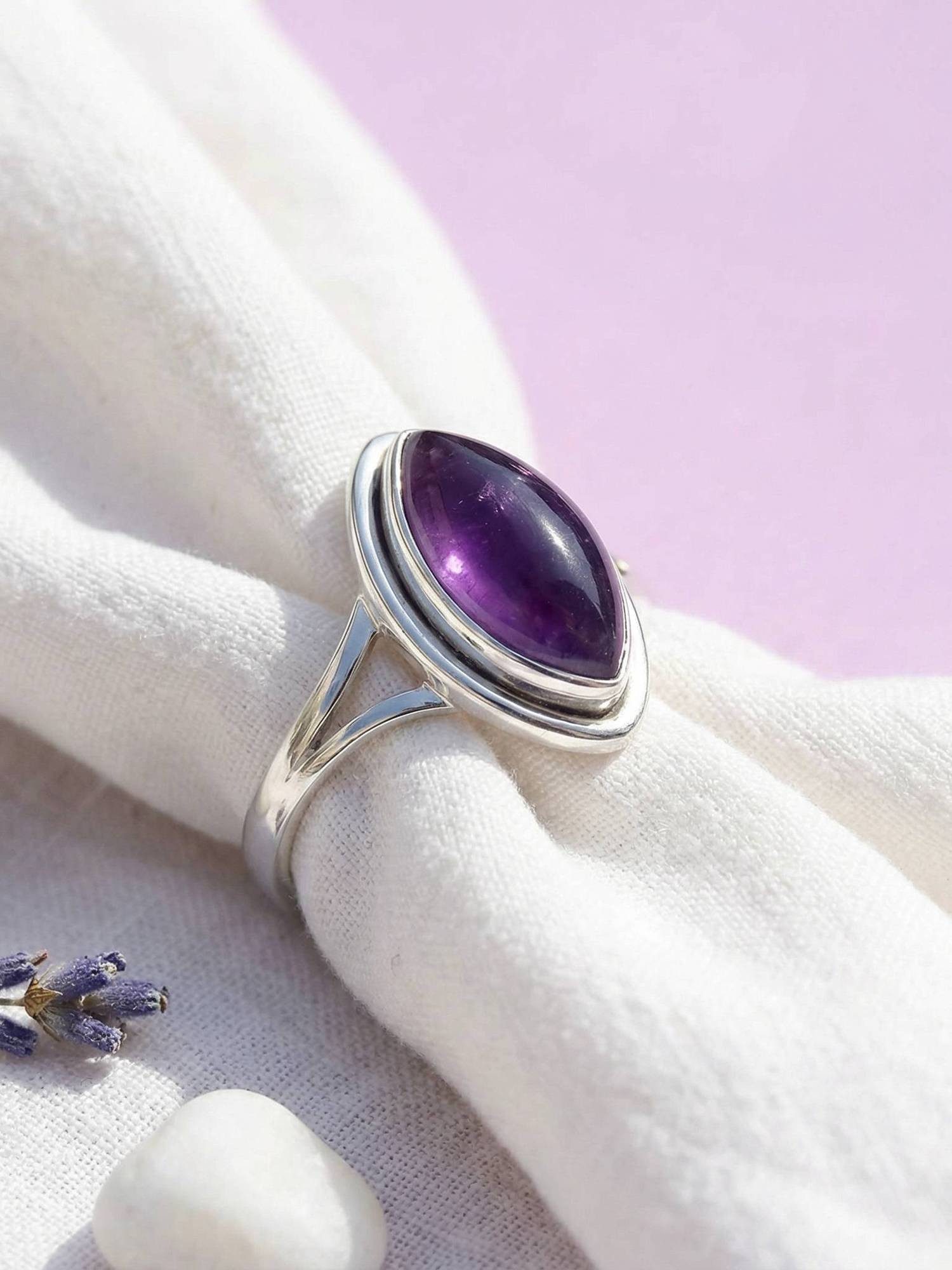 mantraroma Silberring SARALA Ellipse aus 925 Silber mit Amethyst (Ring mit Schmuckbeutel), Damenring aus 925er Silber