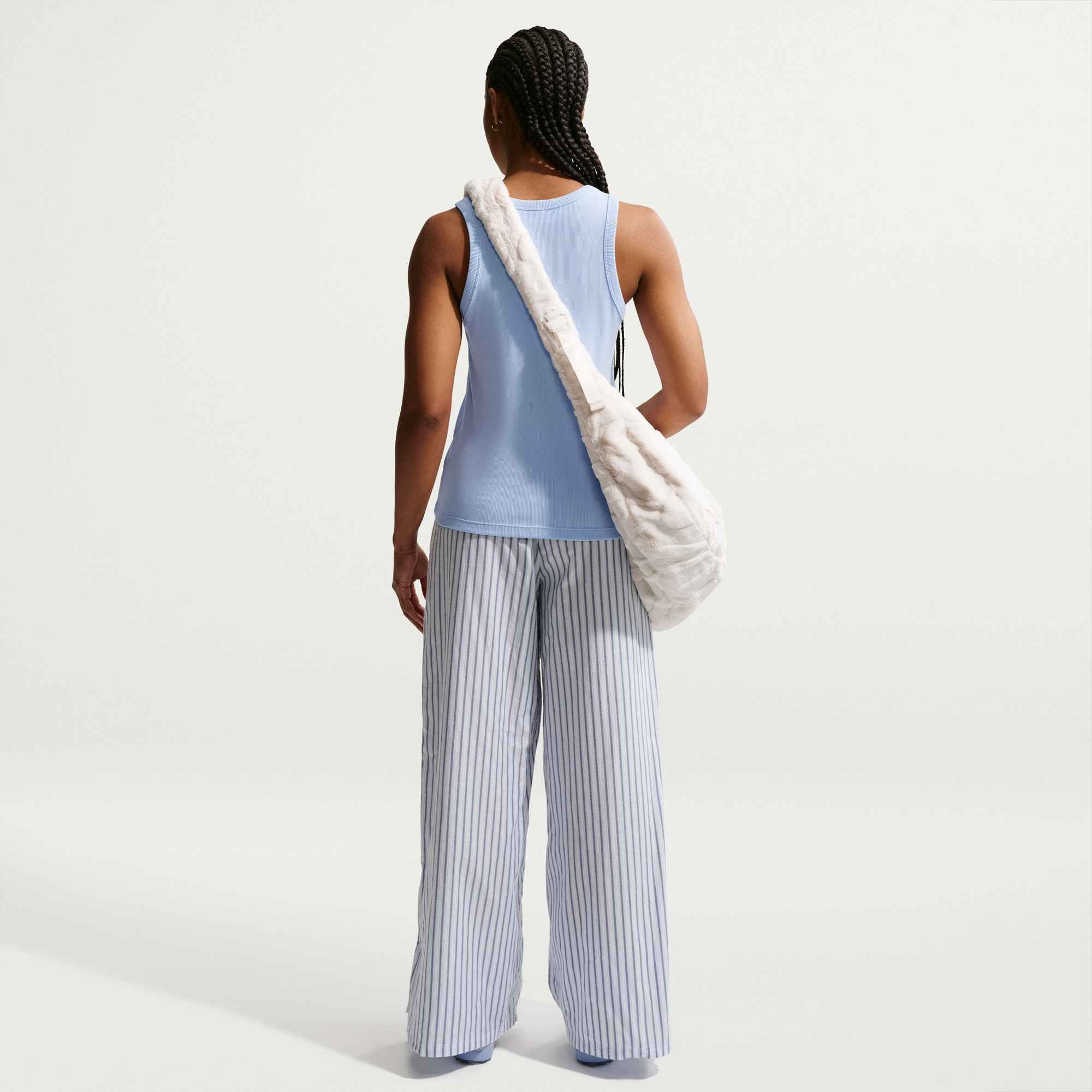 Nike Sportswear Tanktop W NSW RIB TIGHT TANK mit Rundhalsausschnitt, ohne Verschluss, aus Baumwolle und Elasthan